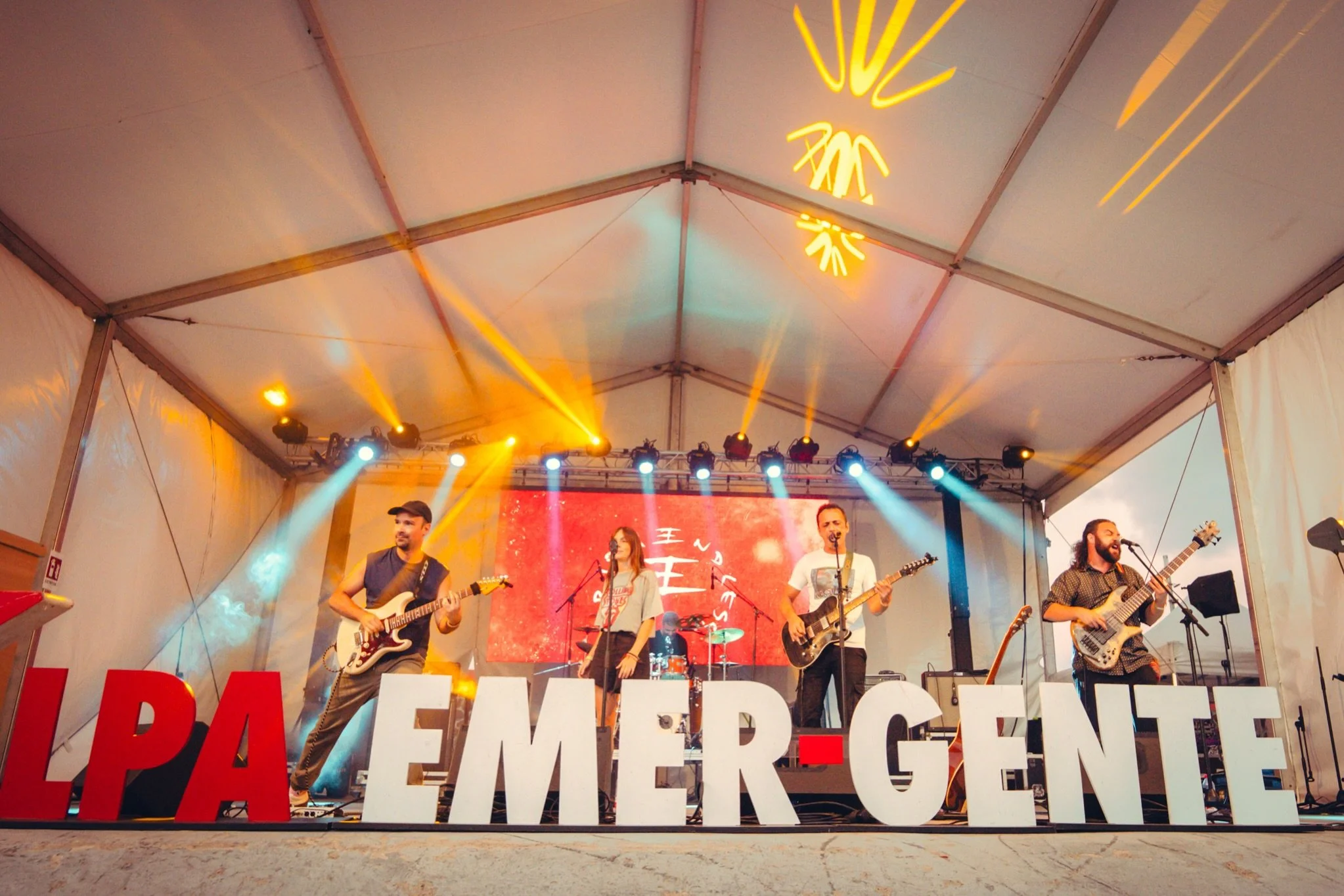⚡ 30 SHOWCASES. 6 FINALISTAS. UN ESCENARIO LLENO DE TALENTO.

LPA EMER-GENTE volvi&oacute; a demostrar que en Canarias hay much&iacute;sima m&uacute;sica por descubrir. 🎸🔥

Durante el LPA BMusic Festival 2026, nuestras bandas emergentes se subieron