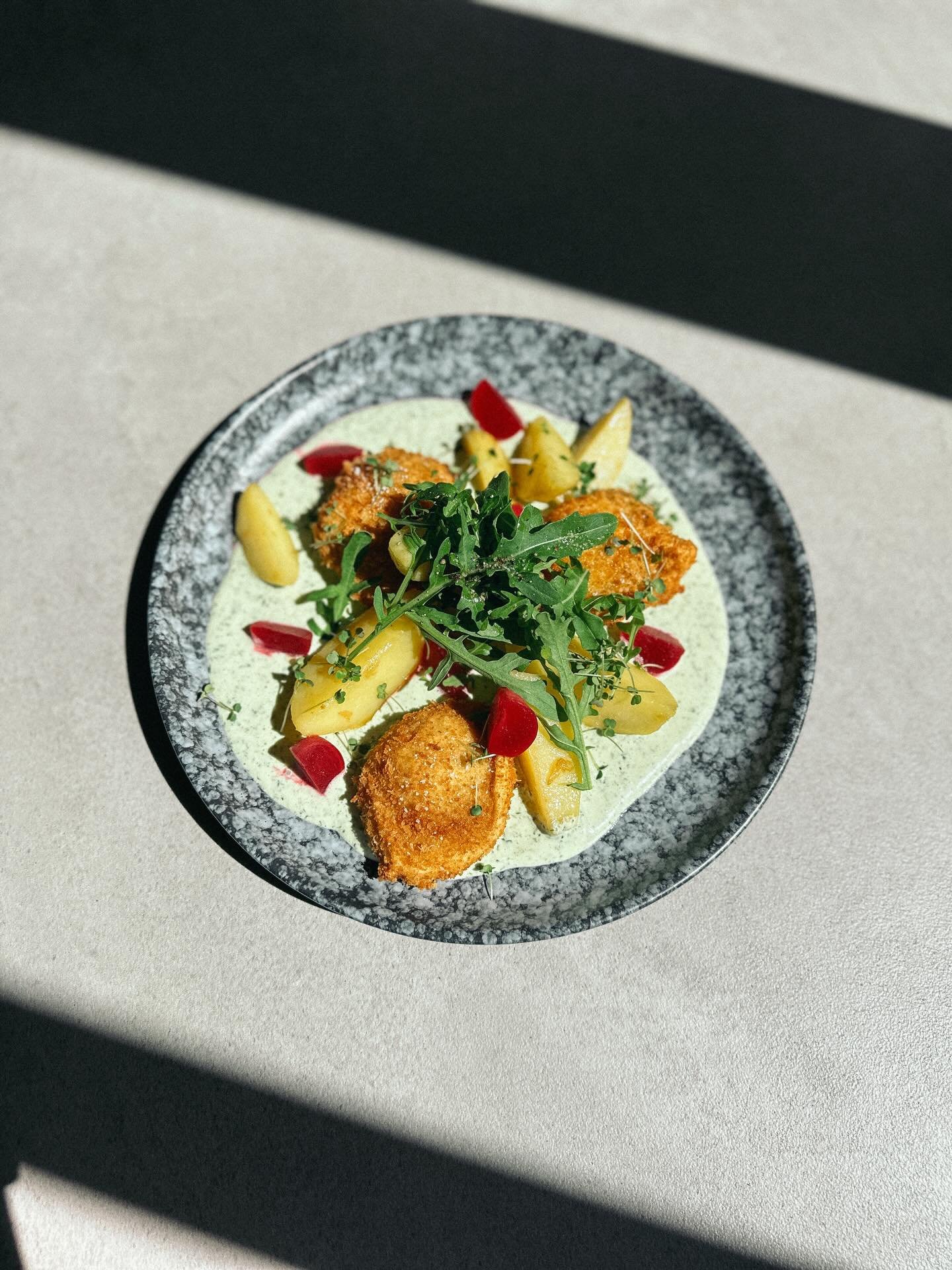 Mittagstisch diese Woche - nur Mittwoch und Donnerstag
*Frittierte Eier mit gr&uuml;ner So&szlig;e und Kartoffeln*

So lange der Vorrat reicht 😉