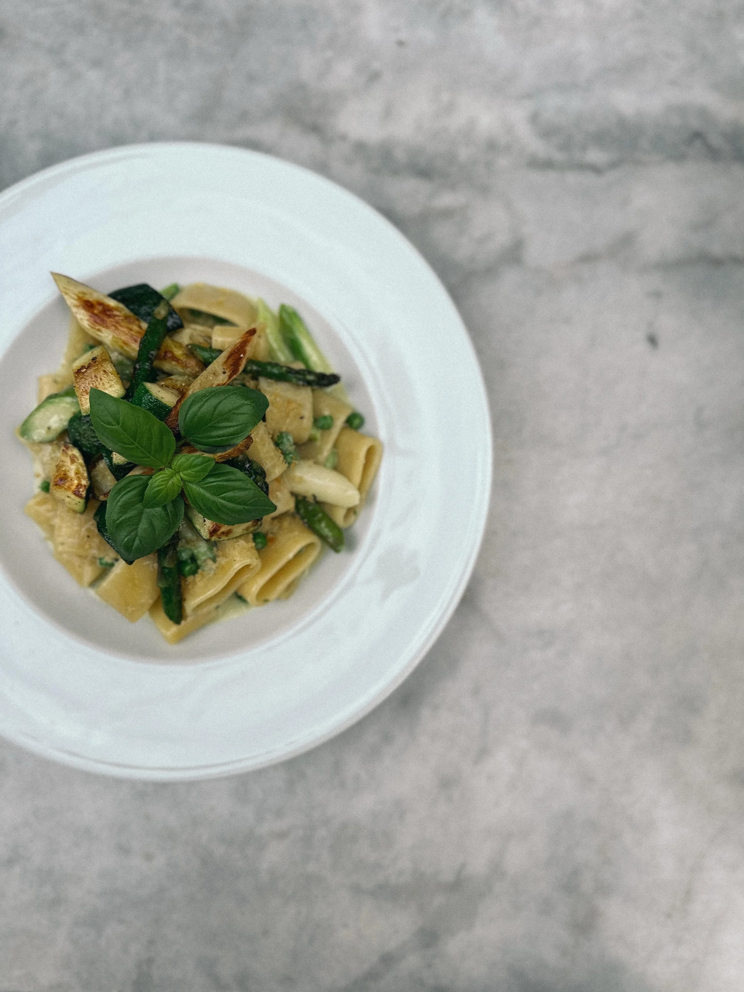 Heute nochmal Mittagstisch: Pasta mit Spargel, Gem&uuml;se und Basilikum-Ingwer-So&szlig;e 14&euro;