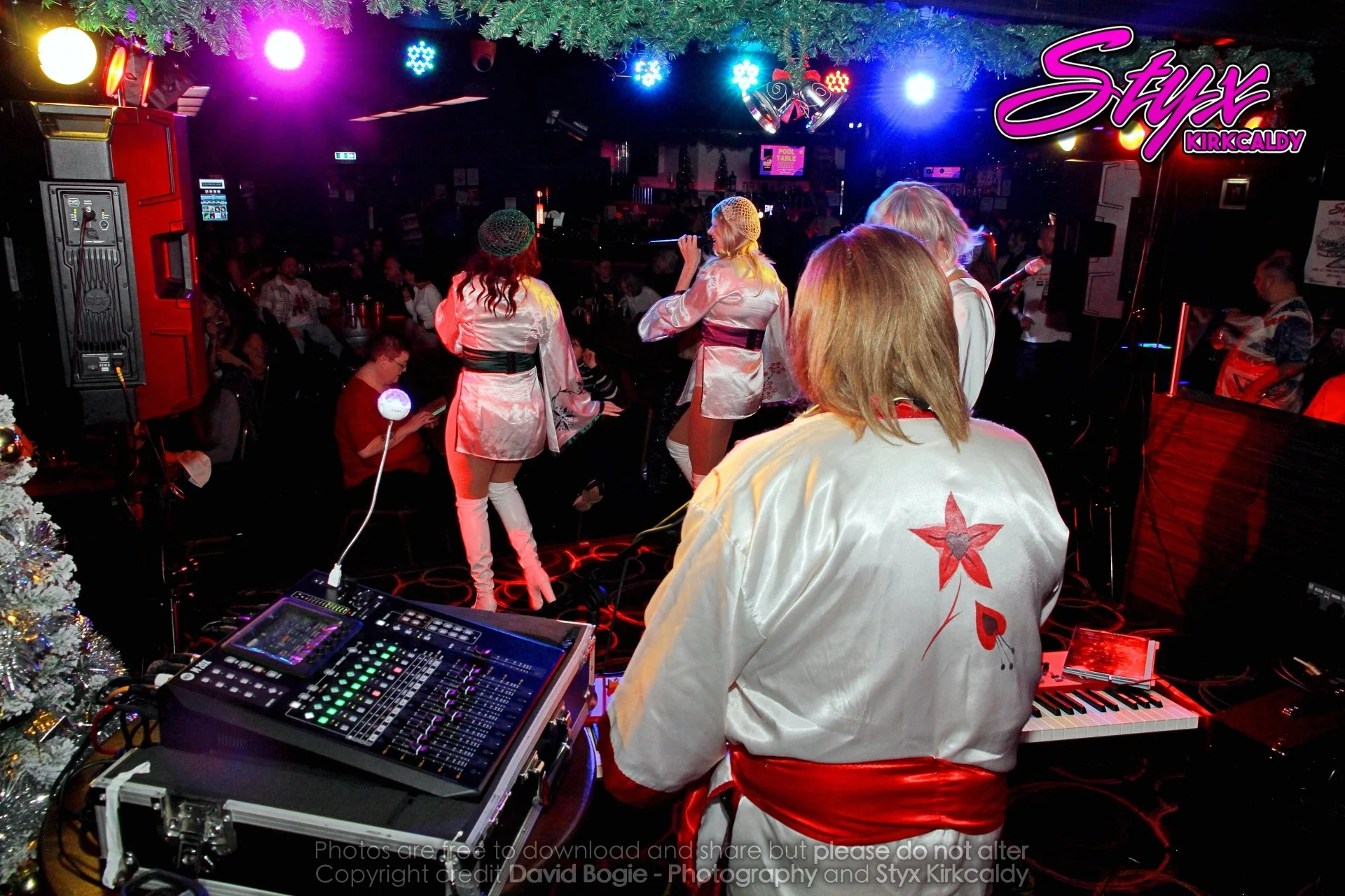 20251206 210853 ABBA (Styx Kirkcaldy) 0127.JPG