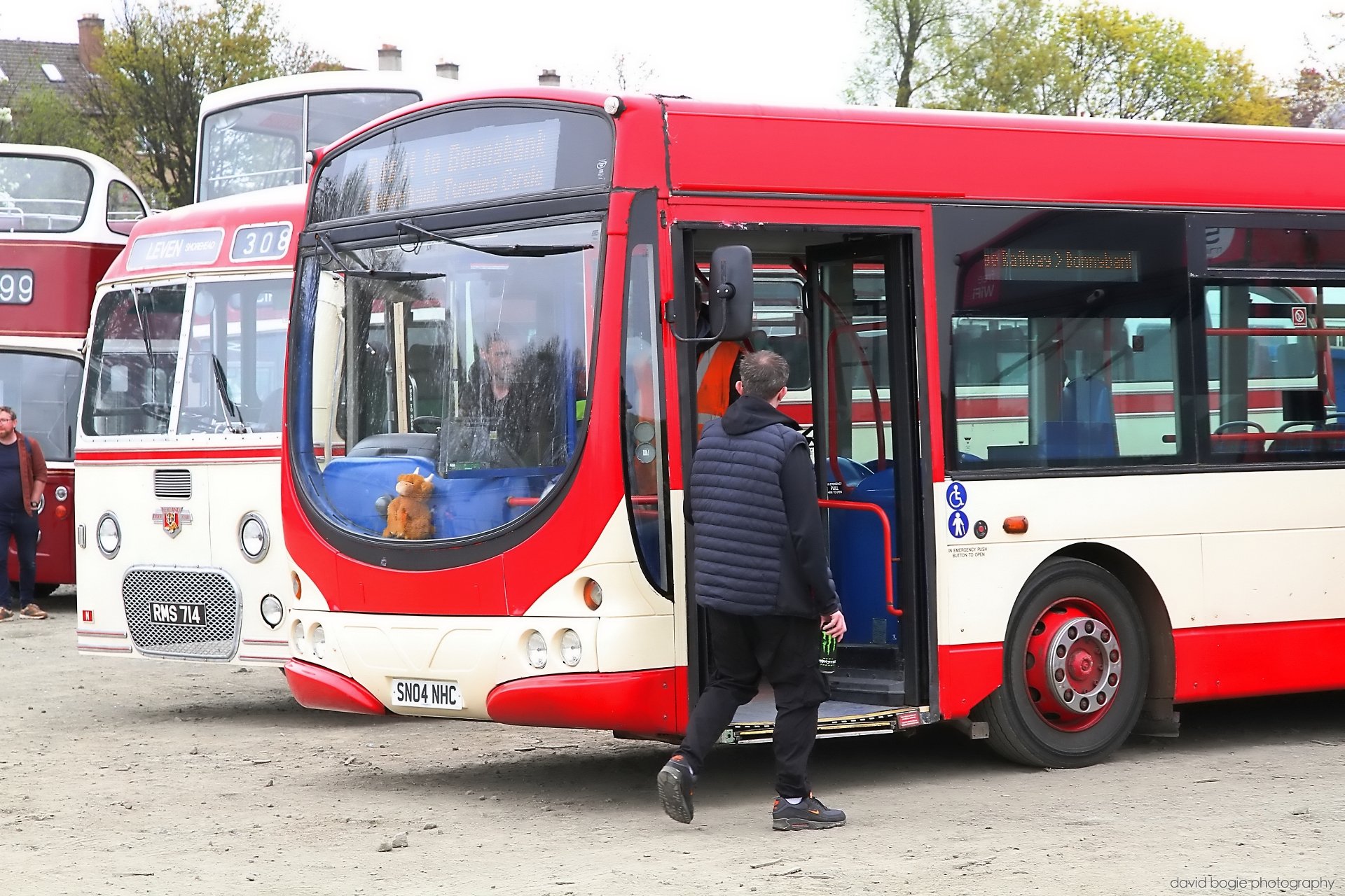 20260425 102330 Bus Bundle 0066.jpg