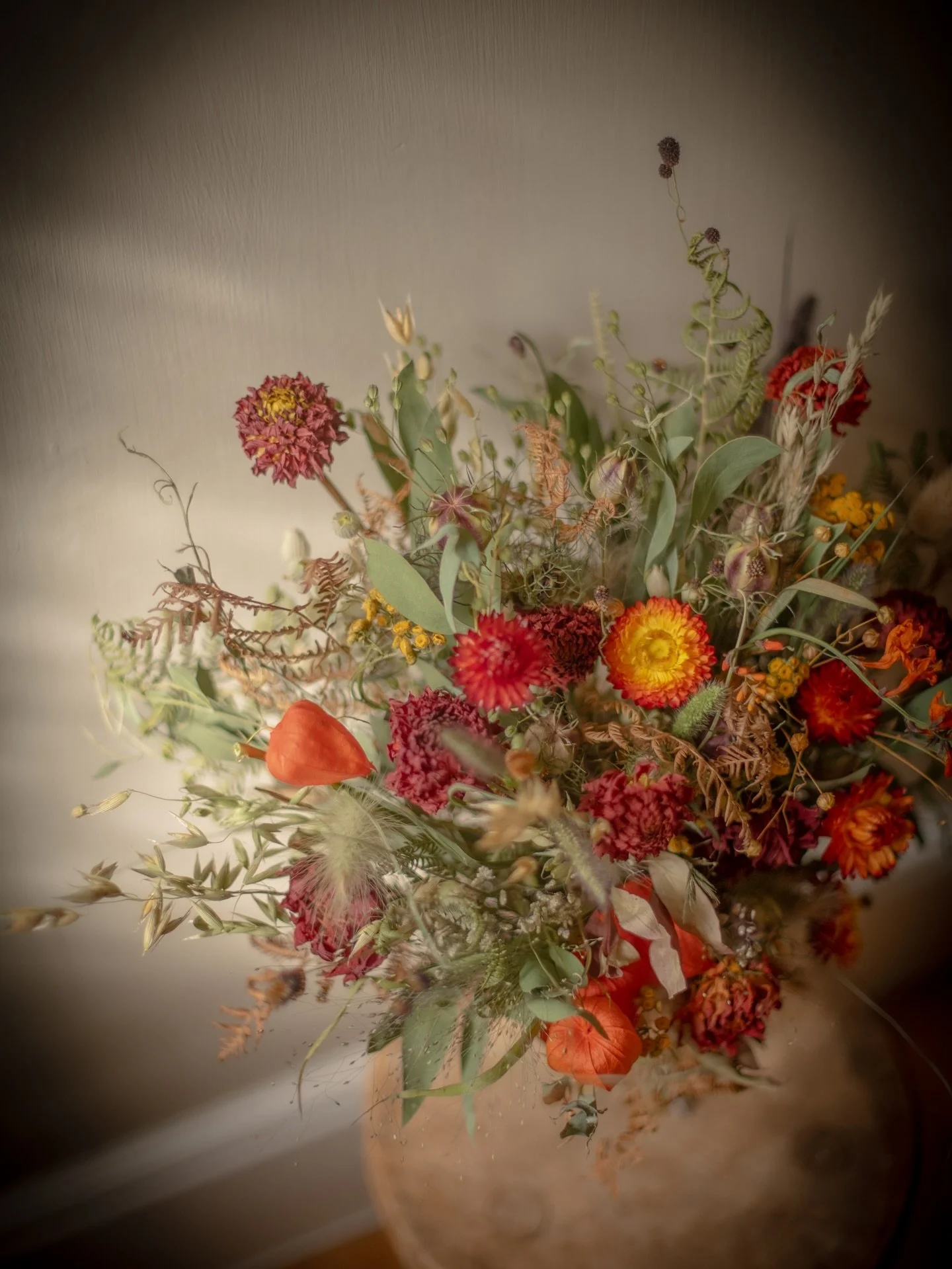 Bouquets for Lucy &amp; Tim married yesterday- congratulations ! 🧡❤️💚
.
Lucy told me that a bouquet with the colours of autumn leaves would be her dream, so here we have bouquets of dried flowers and foliage in the season&rsquo;s most glorious reds