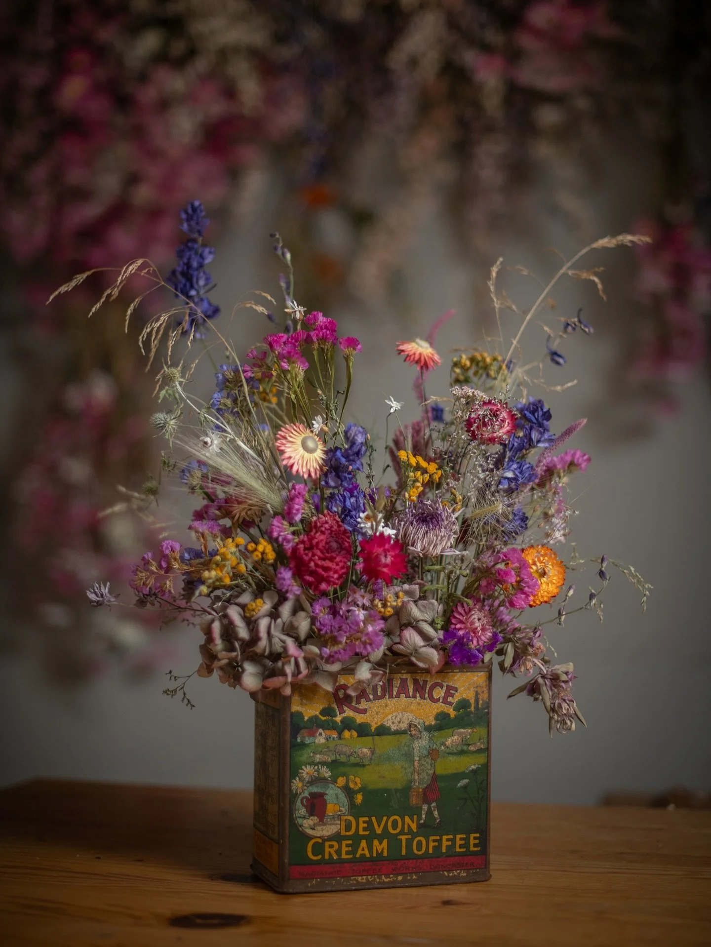 Hello! Half term done (followed by extra days of sick kids 😣) and I&rsquo;m trying to catch up with taking photos, and trying not to panic about how close Christmas work is getting 😬
.
I&rsquo;m getting some lovely dried flower pieces ready for Chr