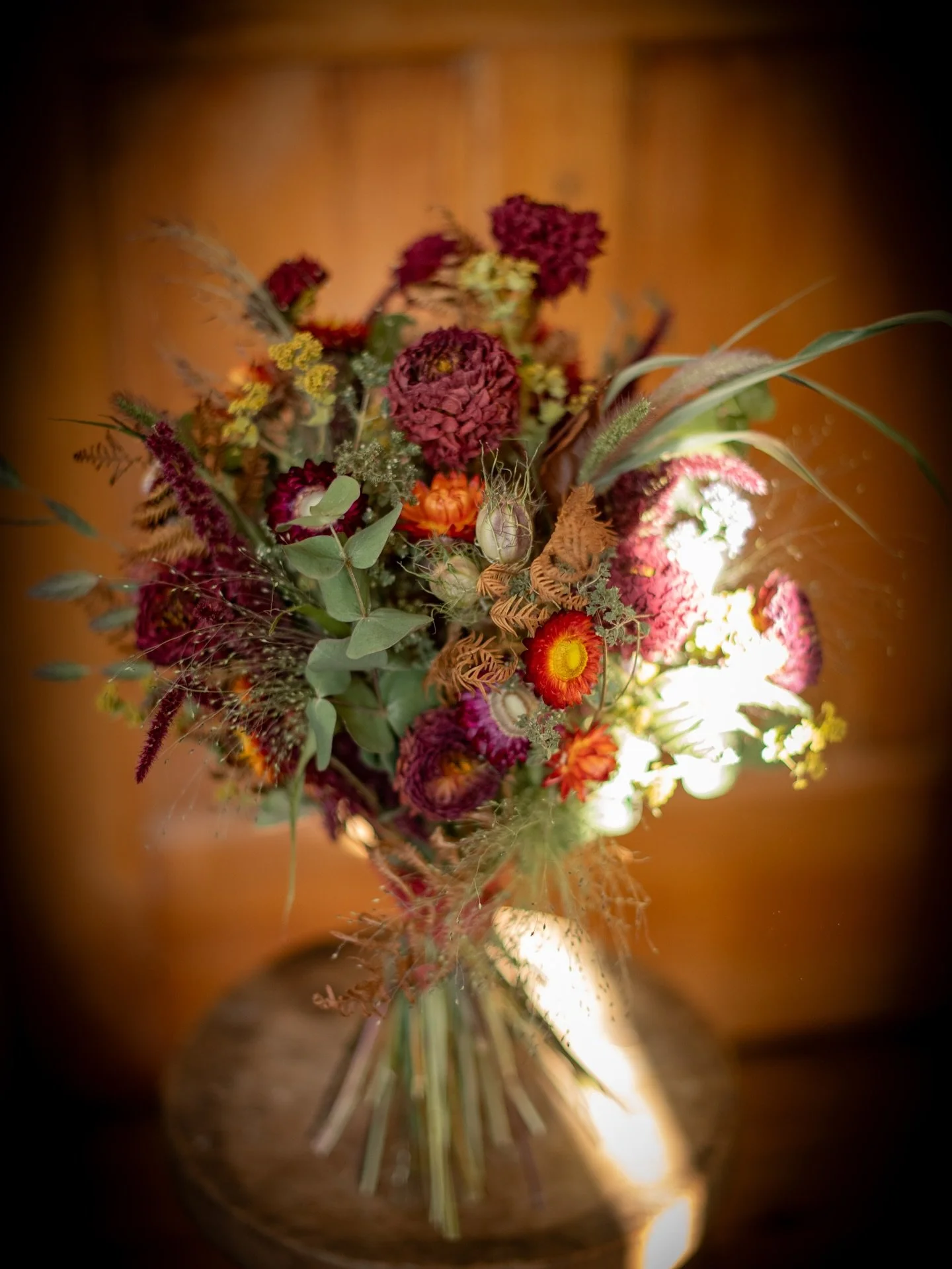 🧡Rich autumnal colours for Heather and Mark 8.11.25 Congratulation to you both!💚
.
Bouquets, buttonholes and bud vases - and if you keep scrolling, my &lsquo;trying it for size&rsquo; shot 😅
.
I&rsquo;ve just shared some of the beautiful official 