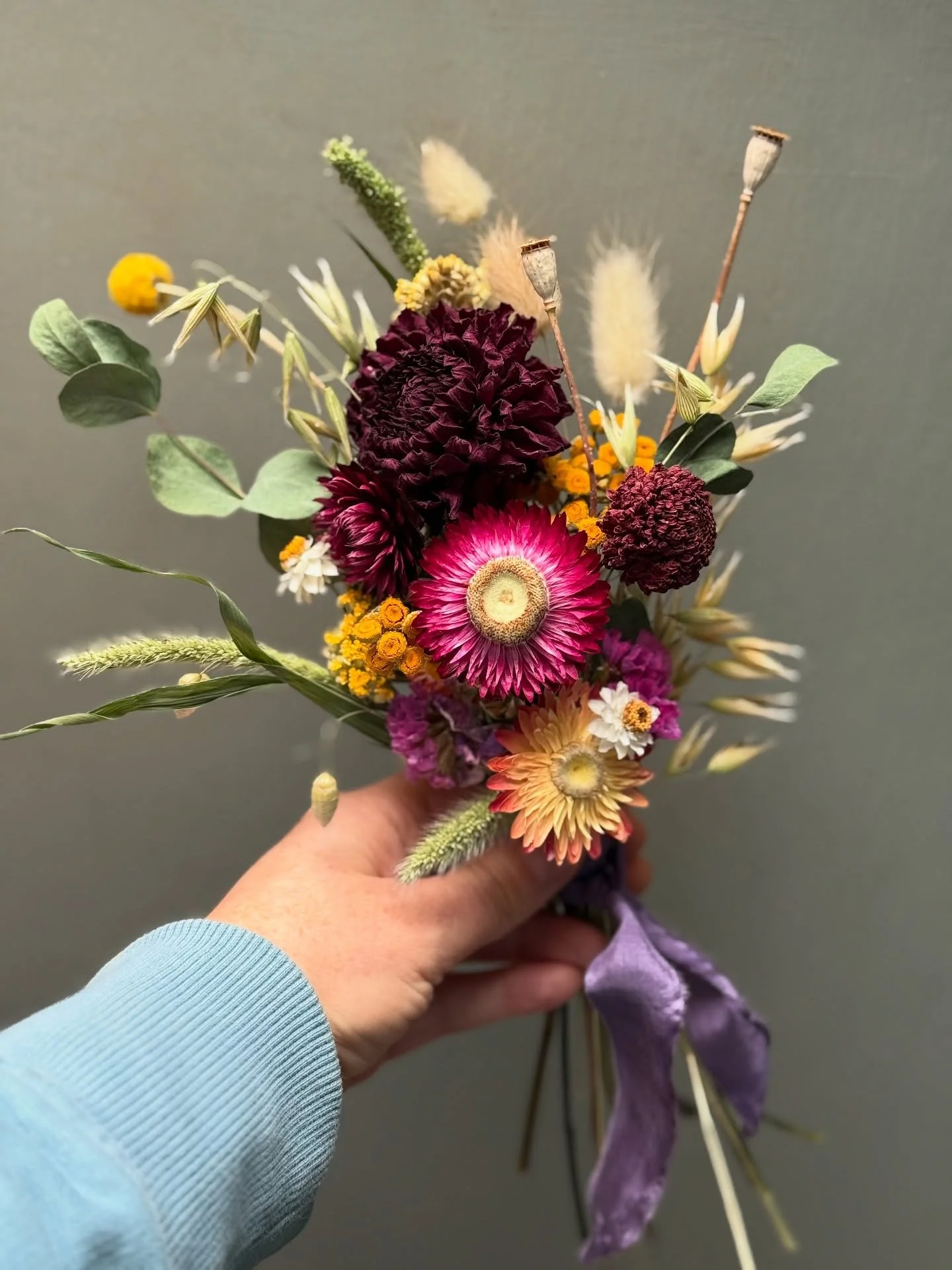 I make a lot of little posies, but something about this one I just loved, so I&rsquo;m sharing with you. If it&rsquo;s as wet and grey with you as it is here, may it bring you a few seconds of colour!
.
.
.
.
.
#driedflorals #driedflowerposy #budvase