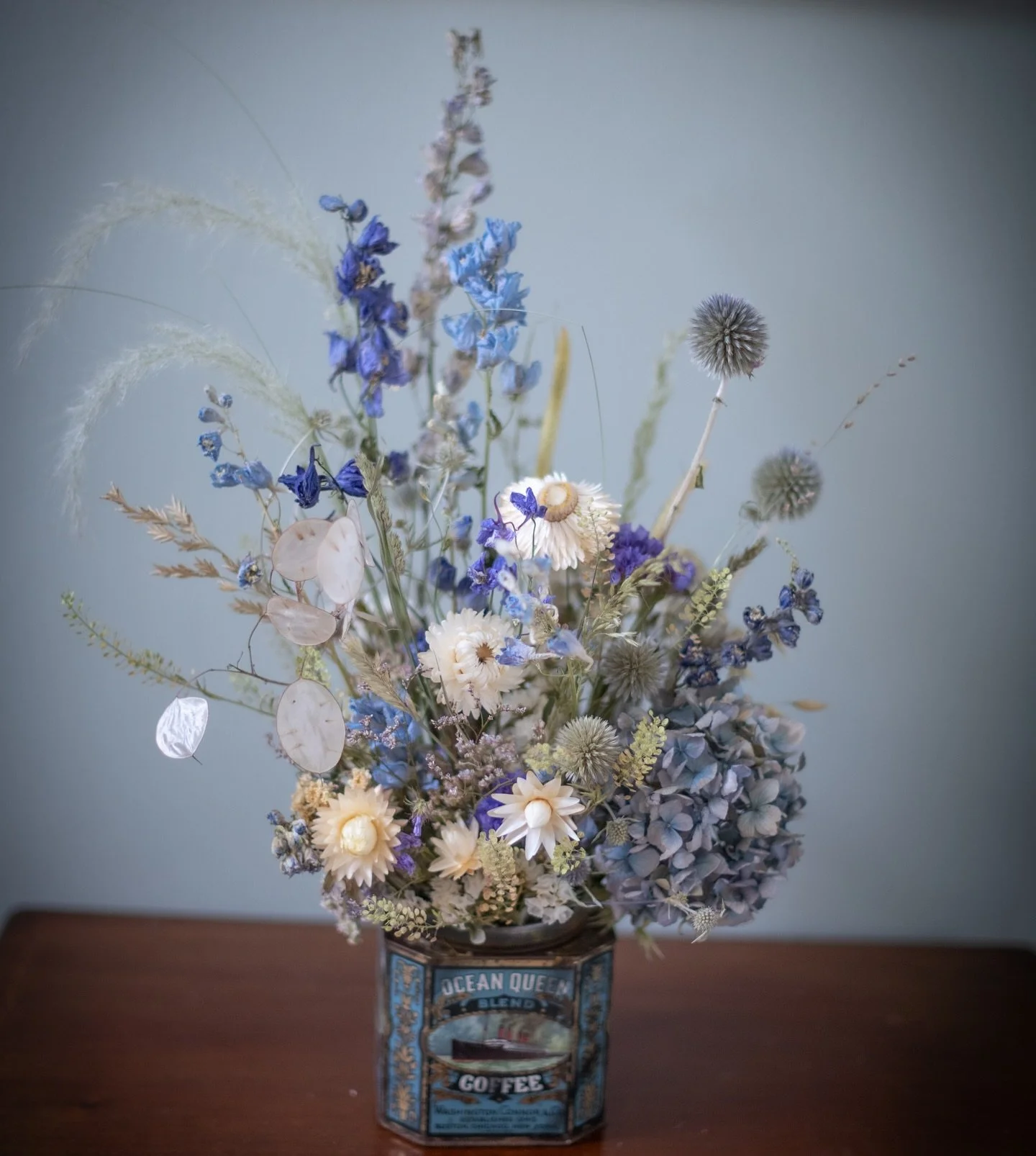 I&rsquo;ve finally got round to filling this lovely vintage coffee tin with blues, whites and silvery grey dried flowers- always been one of my favourite combinations.  Delphiniums, in several shades, give the best blues when dried!
.
Available in my