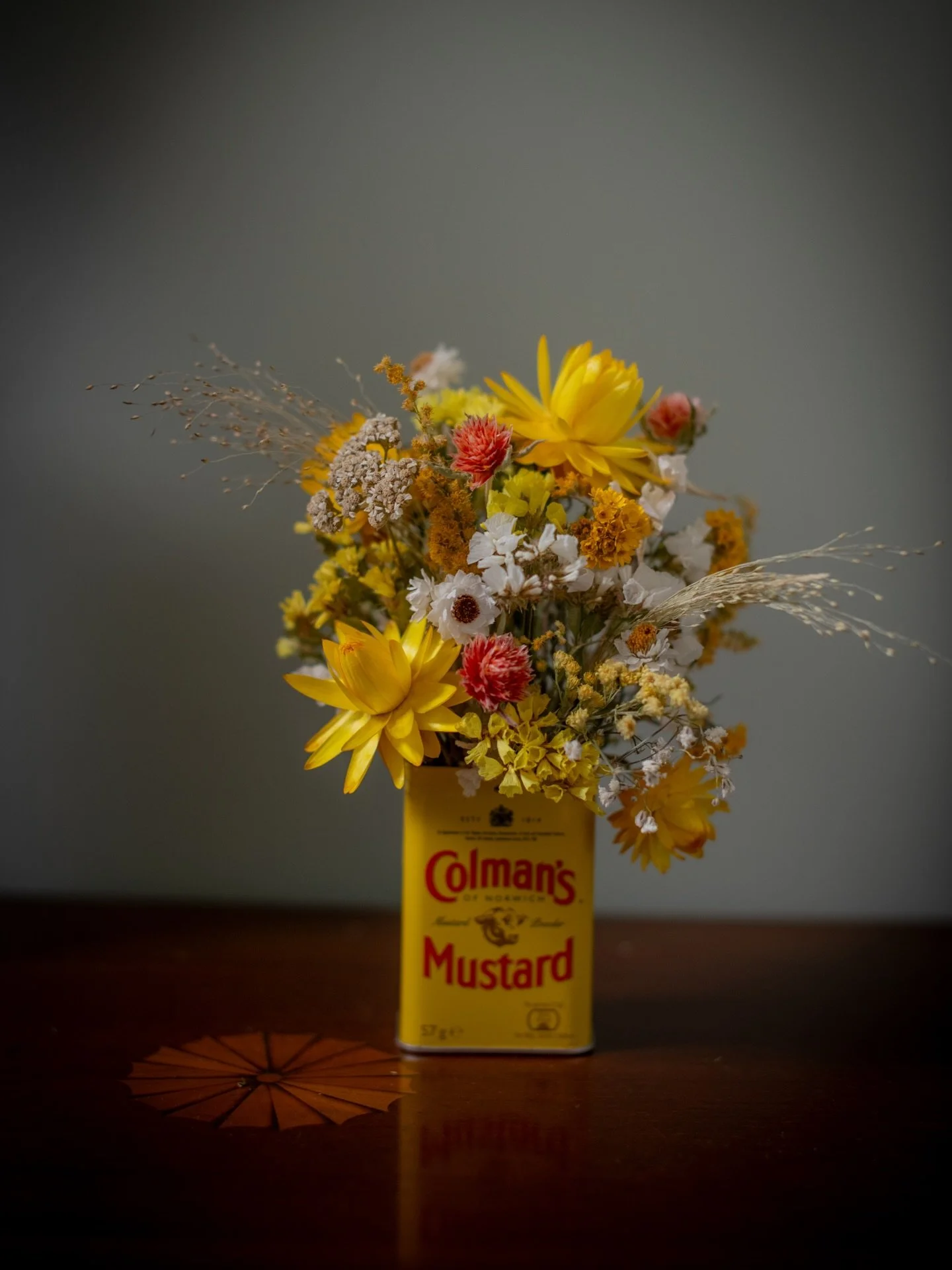 Little arrangement in a mustard tin 💛❤️ 
This one sold, but thought it was too cute not to share anyway 🥰
.
.
.
.
.
Dried flower arrangement in Colmans mustard tin | yellow dried flowers |  right dried floral arrangement | vintage natural decor 
.

