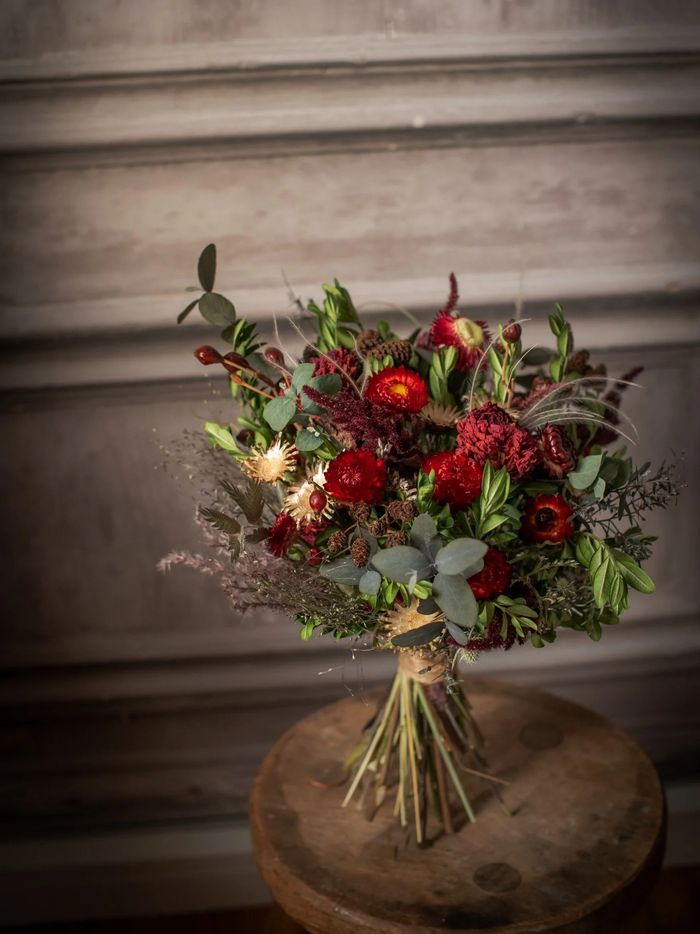 Huge congratulations to Laura and Wayne, married yesterday ❤️
.
It was so wonderful to hand over Laura&rsquo;s bouquet in person after our many months of flower planning, and to dress the beautiful venue @manorbythelake for Laura &amp; Wayne&rsquo;s 