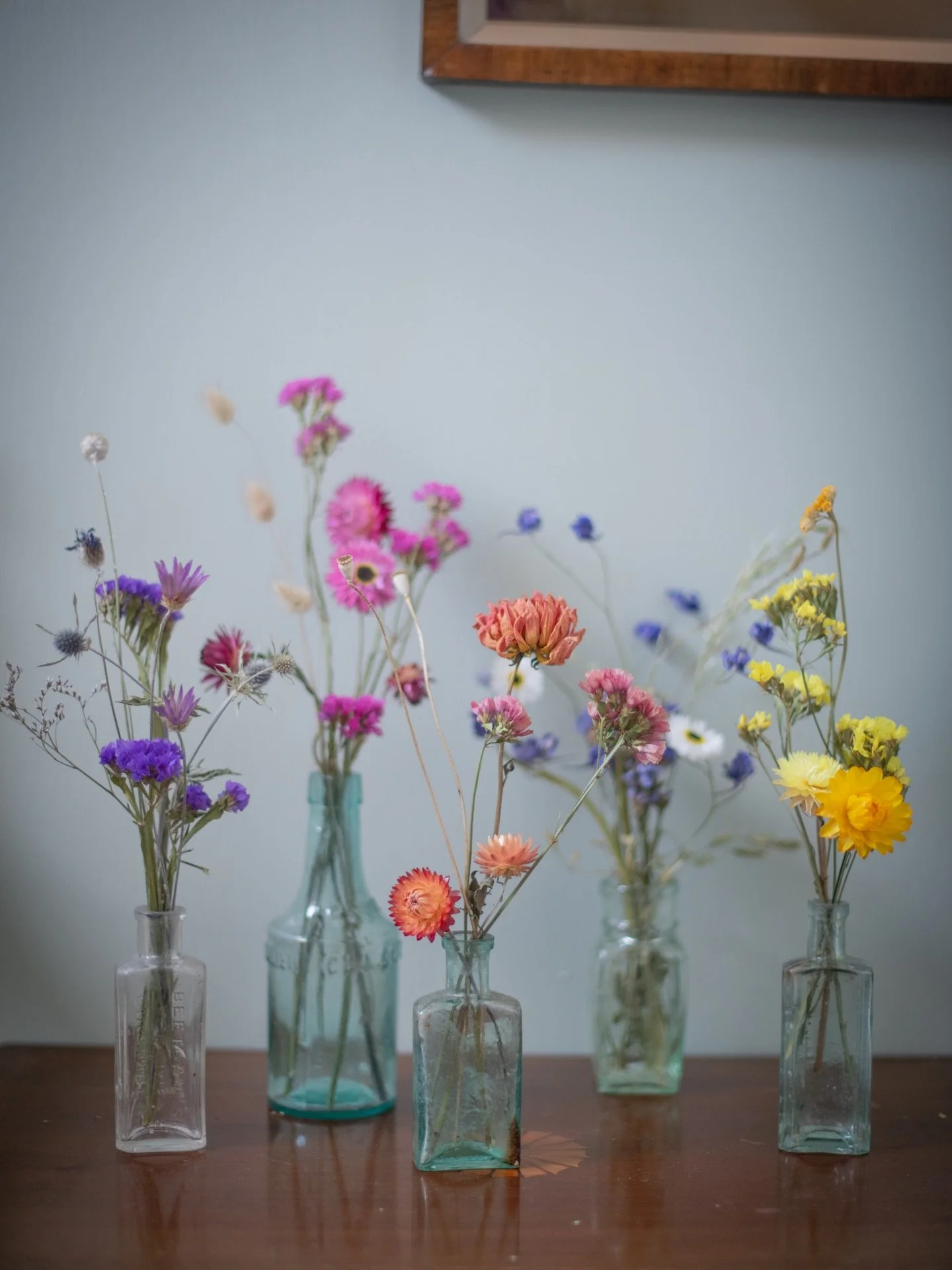 Bottles and buds 💖
I&rsquo;m always looking for a way to use vintage pieces as vessels - they deserve a bit of a purpose when they have so much character, and I do prefer to use something that exists than something new if possible. 
.
These are on m