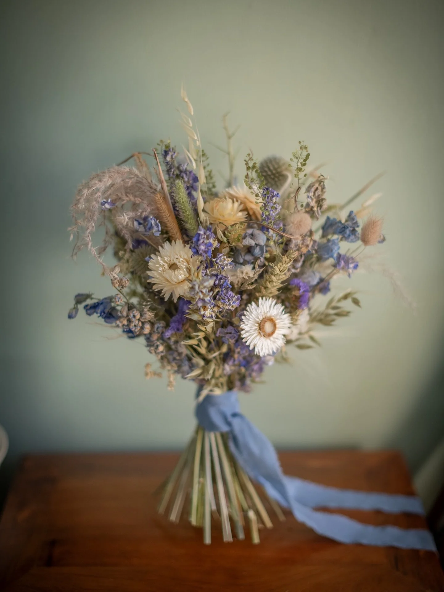 Many congratulations to Agne &amp; Andrew 31.1.26 🍾
Bouquets in soft blues and ivory, with a touch of soft pink for the bridesmaids. Somehow managed to miss photographs of the buttonholes and hair pieces - they were lovely I promise 😅
.
.
.
.
.
Dri