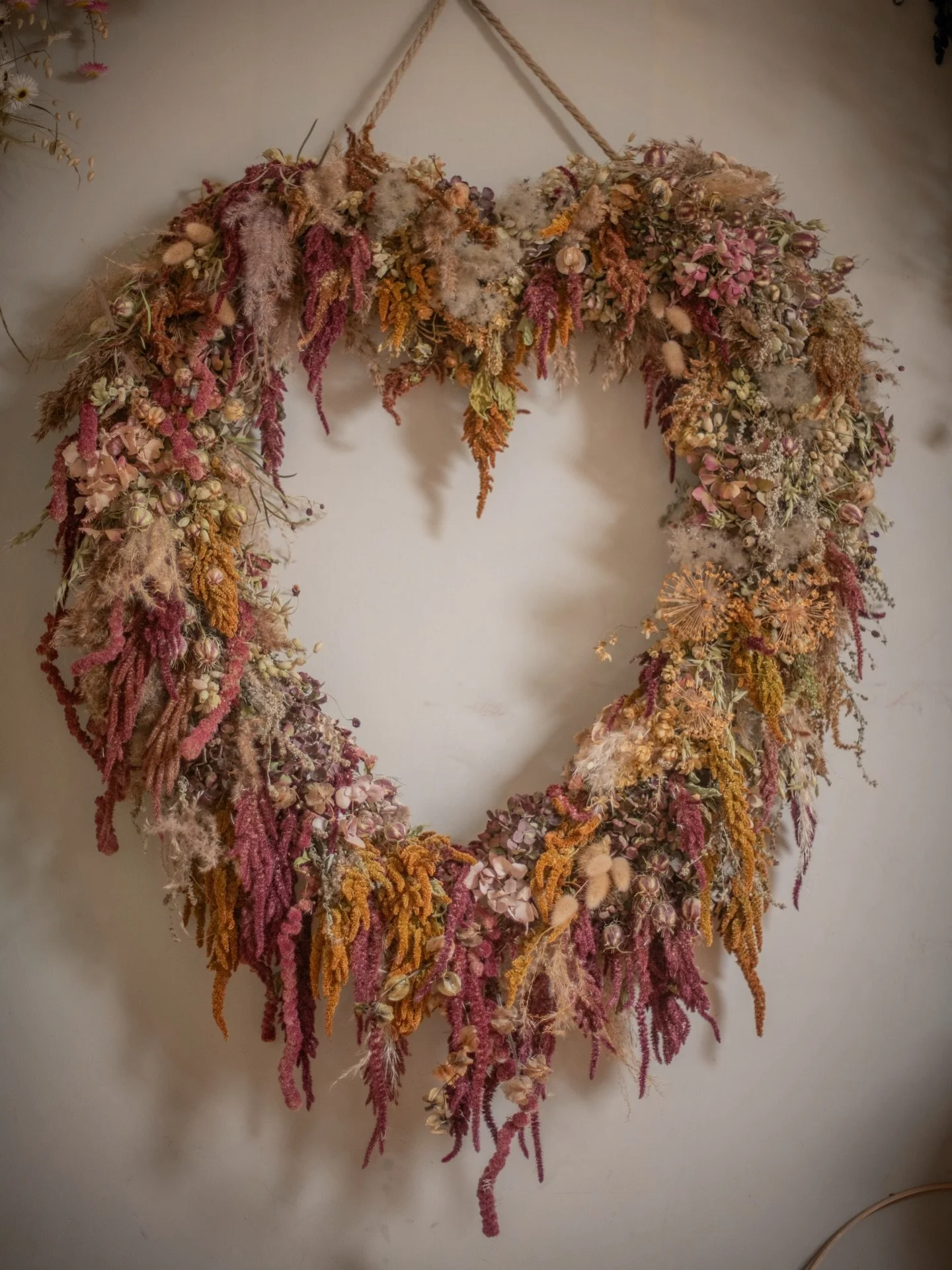 Last week I delivered this beauty to its home. 💗 A wonderful commission from a customer with an exciting vision for the interior decor in their new home. 
.
They had sourced an already lovely rusty metal heart which formed the base to add dried flow