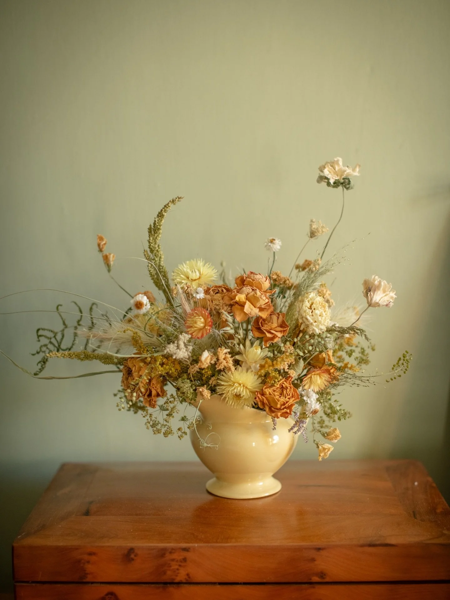 A lovely vintage milk jug filled with golden dried flowers and grasses. Available on my website - just the one! 💛
.
.
.
.
Dried flower arrangement in vintage yellow jug in warm yellows | dried yellow roses | unique mothers day gift or Easter decor 
