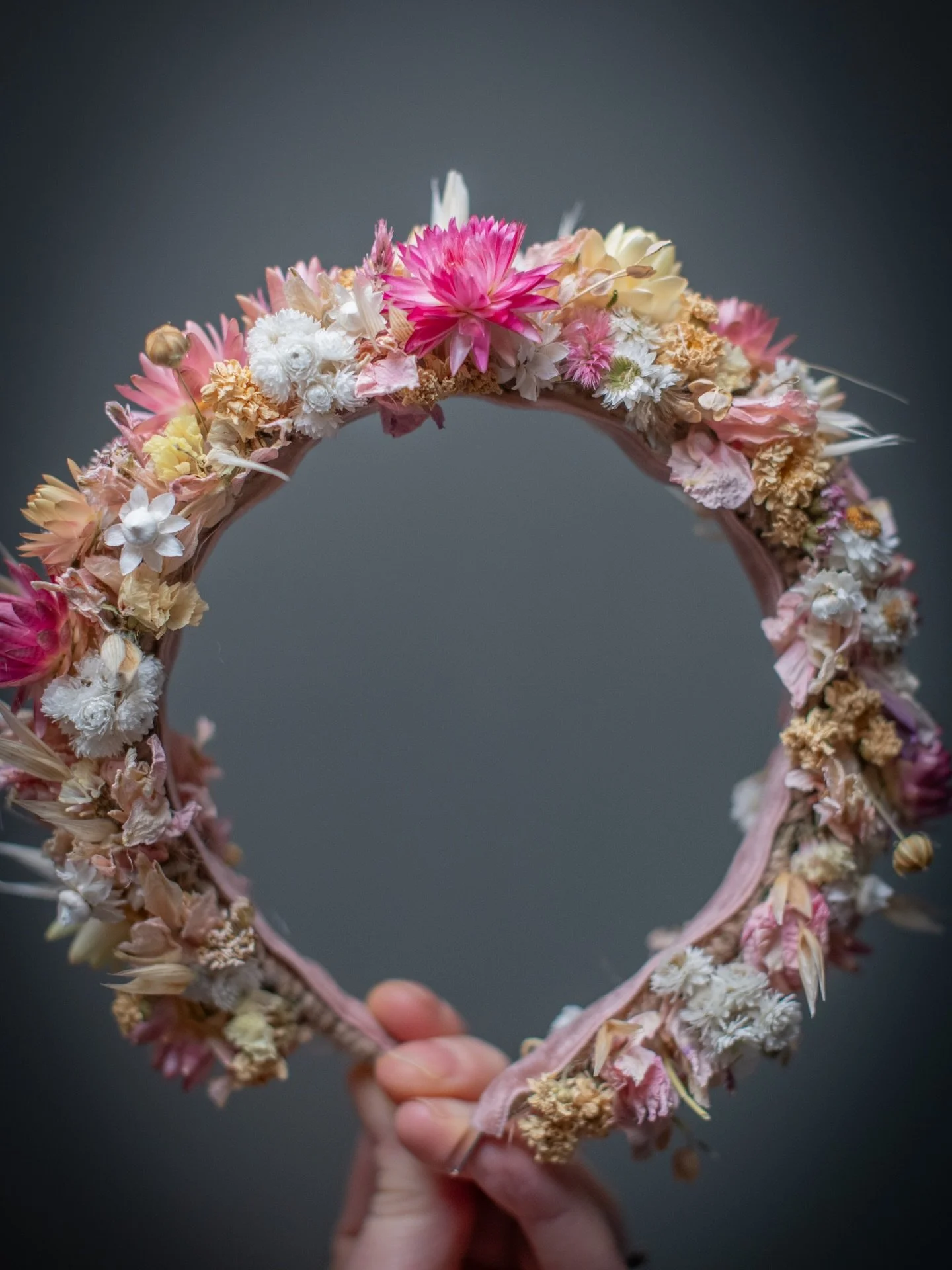 A pretty headband for mother of the bride. Pinks, beige and a little buttery yellow to complement a lovely silky slip dress! 
.
.
.
Bespoke dried flower headband | flower crown in pretty pinks and neutrals 
.
.
.
#driedflowerheadband #bespokehairacce