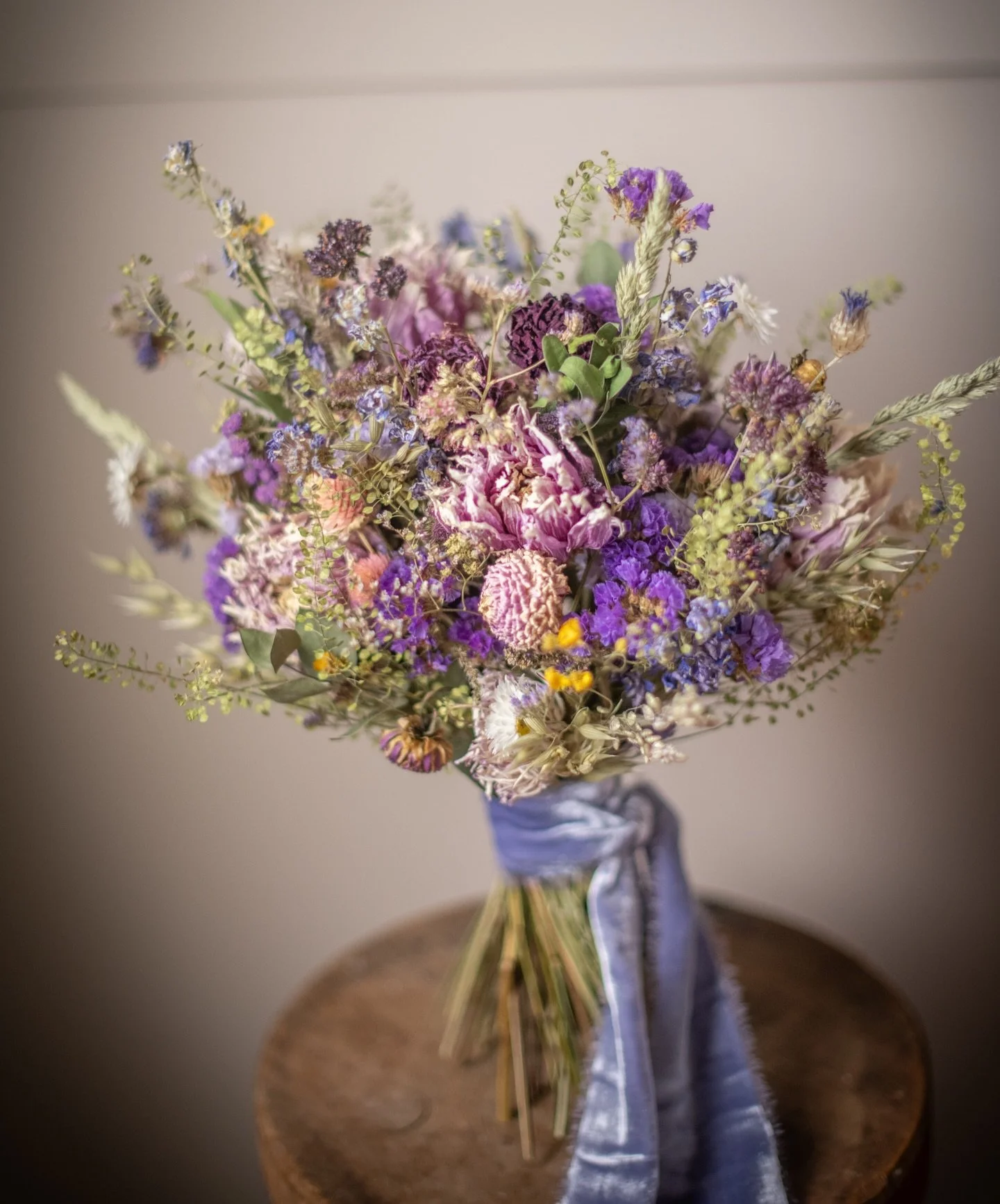 Wishing huge congratulations to Imogen and Elliot. 
💜🌸 🌼
I absolutely loved making their wedding flowers! Inspired by the beautiful invitations featuring flowers painted in purples, blues and pinks with a little pop of yellow. The buttercups and d