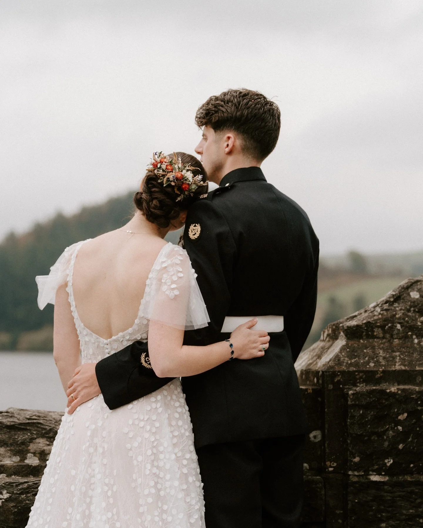 Isabelle sent me these beautiful photos of her wedding from last October when I provided her pieces and table posies to complement the gorgeous fresh bouquets, for an autumnal celebration with added shots of blue! Beautiful photos by kristian_burrows