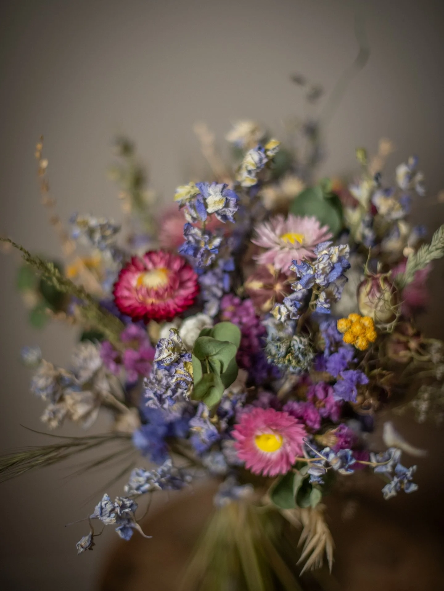 Flowers for a bank holiday weekend wedding 💐 
.
The bridesmaids&rsquo; bouquets are made to fit vases so they could be used to decorate tables (and for the bridesmaids to enjoy after the wedding!) such a good idea, and it also ensures the bouquets d