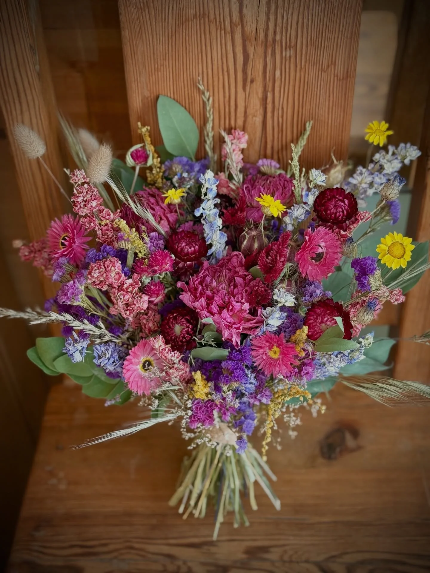 Wishing Heather &amp; Tobias a wonderful wedding day! 🩷🌼💜 The sun is out to make it a gorgeous one for you!
.
Bright colours- pinks, purples, burgundy and cheery yellow - really were called for, as they very much Heather&rsquo;s colours, down to t