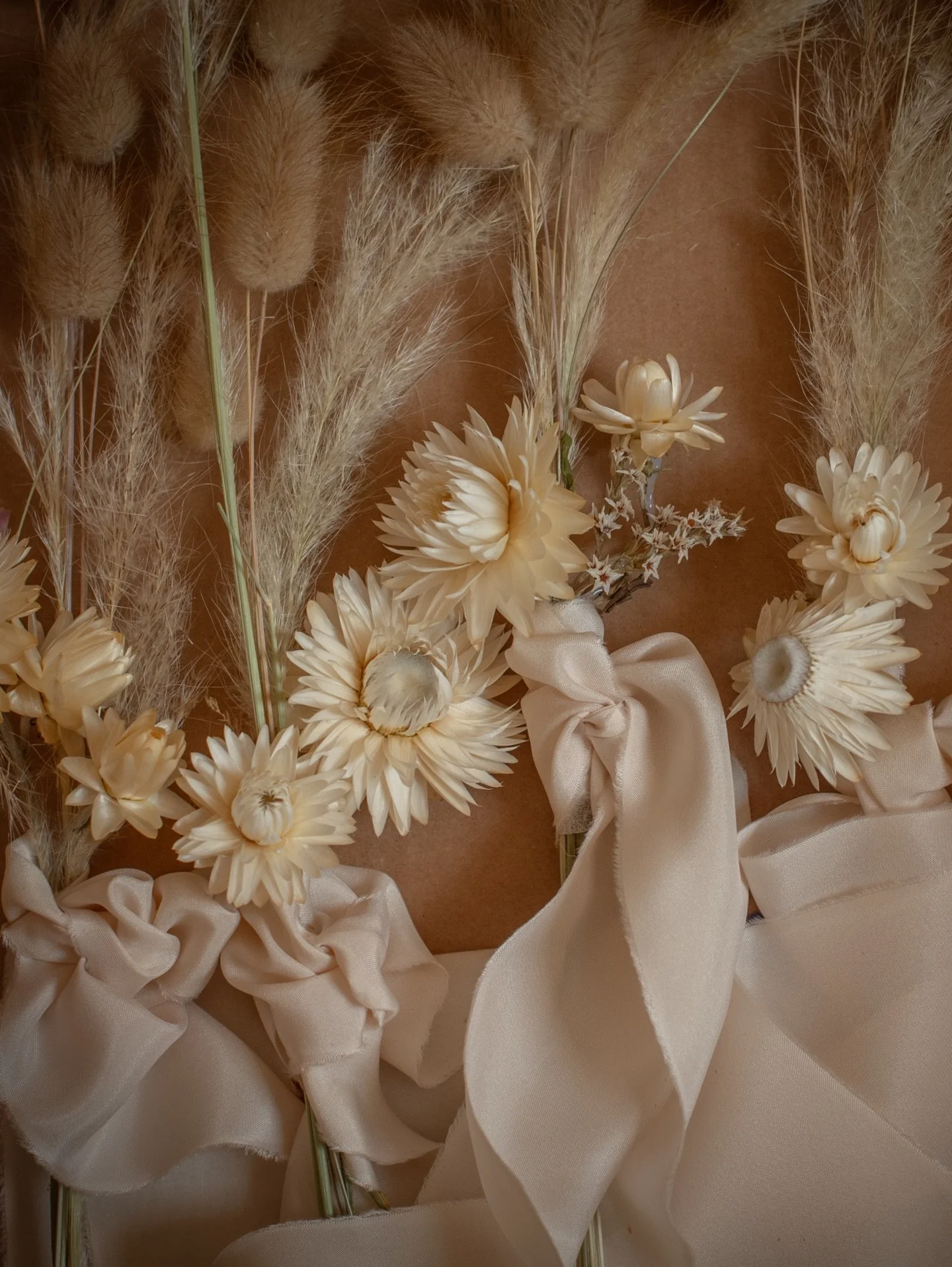 Happy one week married Noreen &amp; David! 🤎
.
Dried flowers in ivory and browns. Noreen wanted a little trailing aspect to her flowers, so I created a front facing bouquet with grasses that create that slightly elongated shape- so tricky to photogr