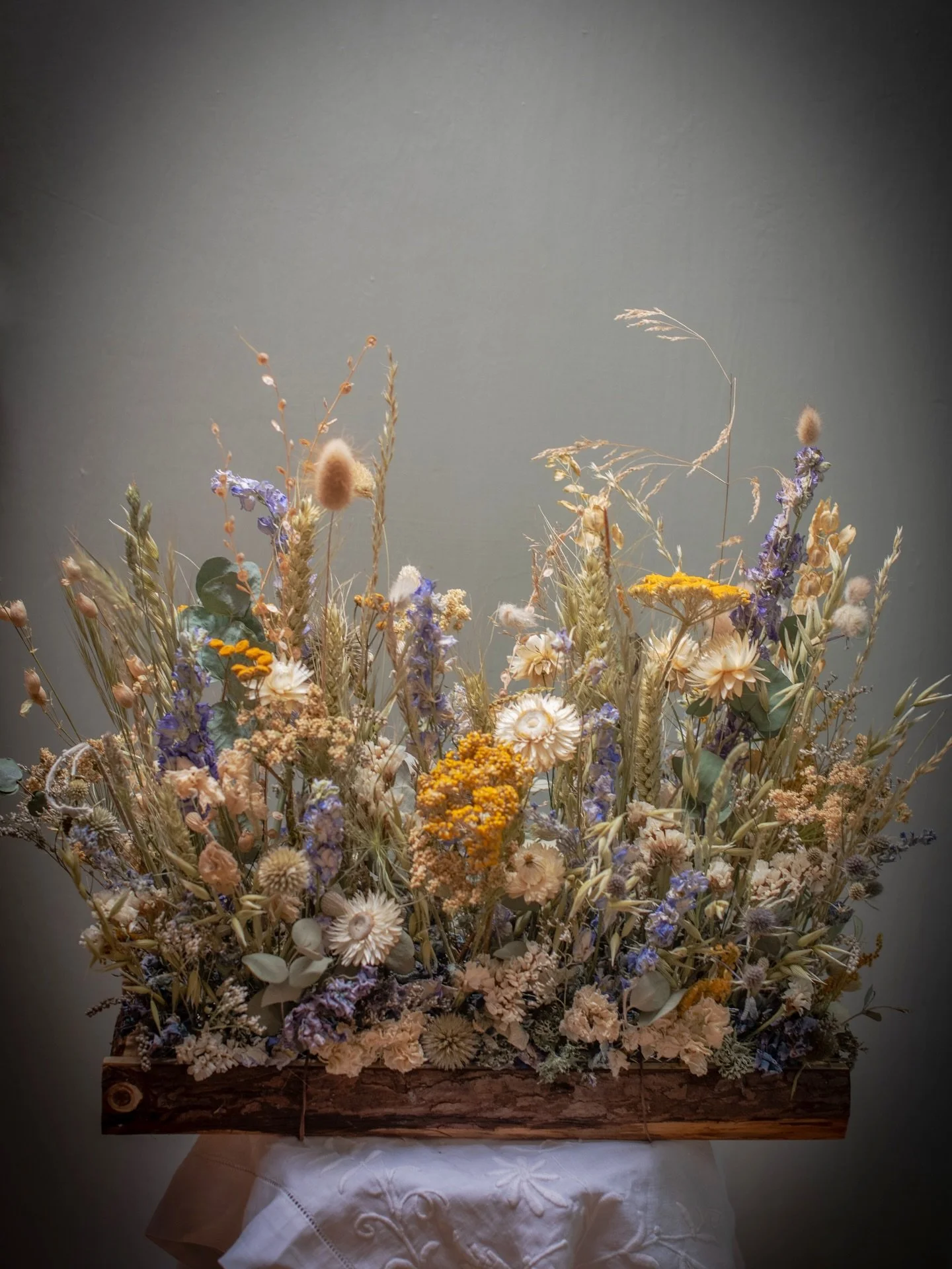Flowers for Emma &amp; Luke who got married earlier this week on a real scorcher of a day 😅 Congratulations Emma &amp; Luke! 🥂
.
Neutral grasses and seed pods with pops of blue, yellow and white are always a colour combination that works beautifull