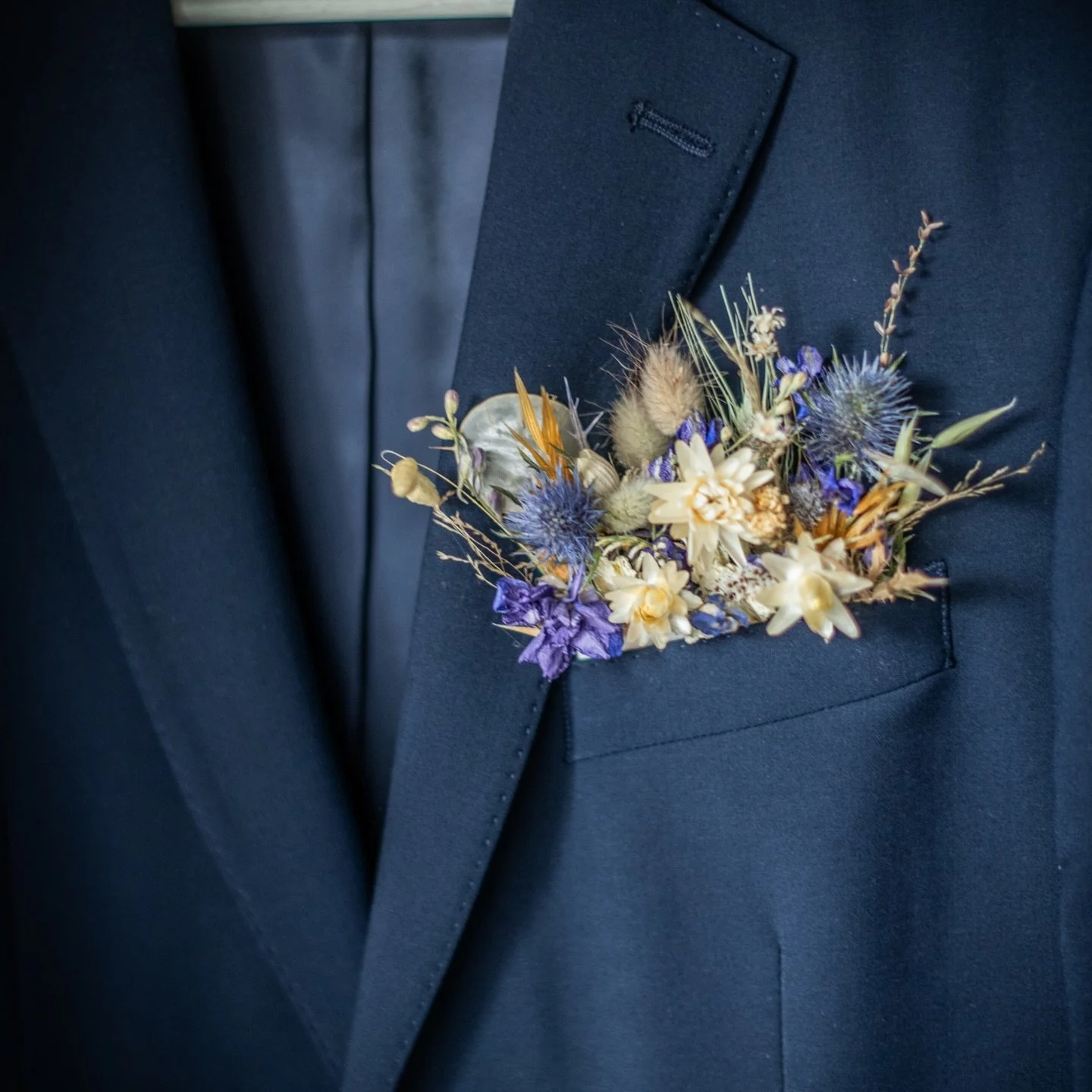 I wanted to give these pocket flowers a post of their own. I&rsquo;ve wanted to make them for ages, but rarely get the time to do anything just for fun anymore 😅  Thankfully Bethany &amp; Brett gave me the opportunity to create a set for all their g