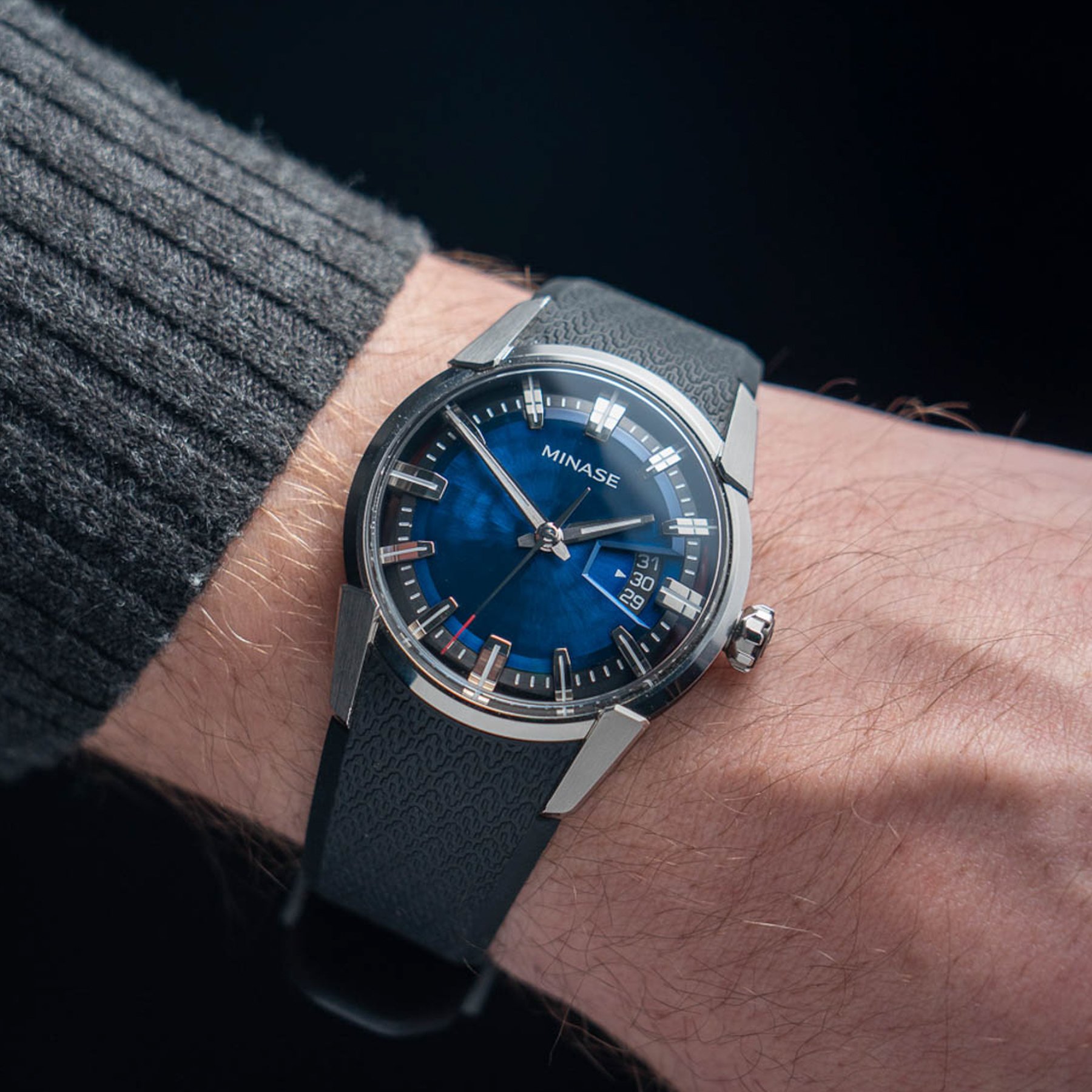 Minase-Dividio-Fratello-Blue-Limited-Watch-3.jpg