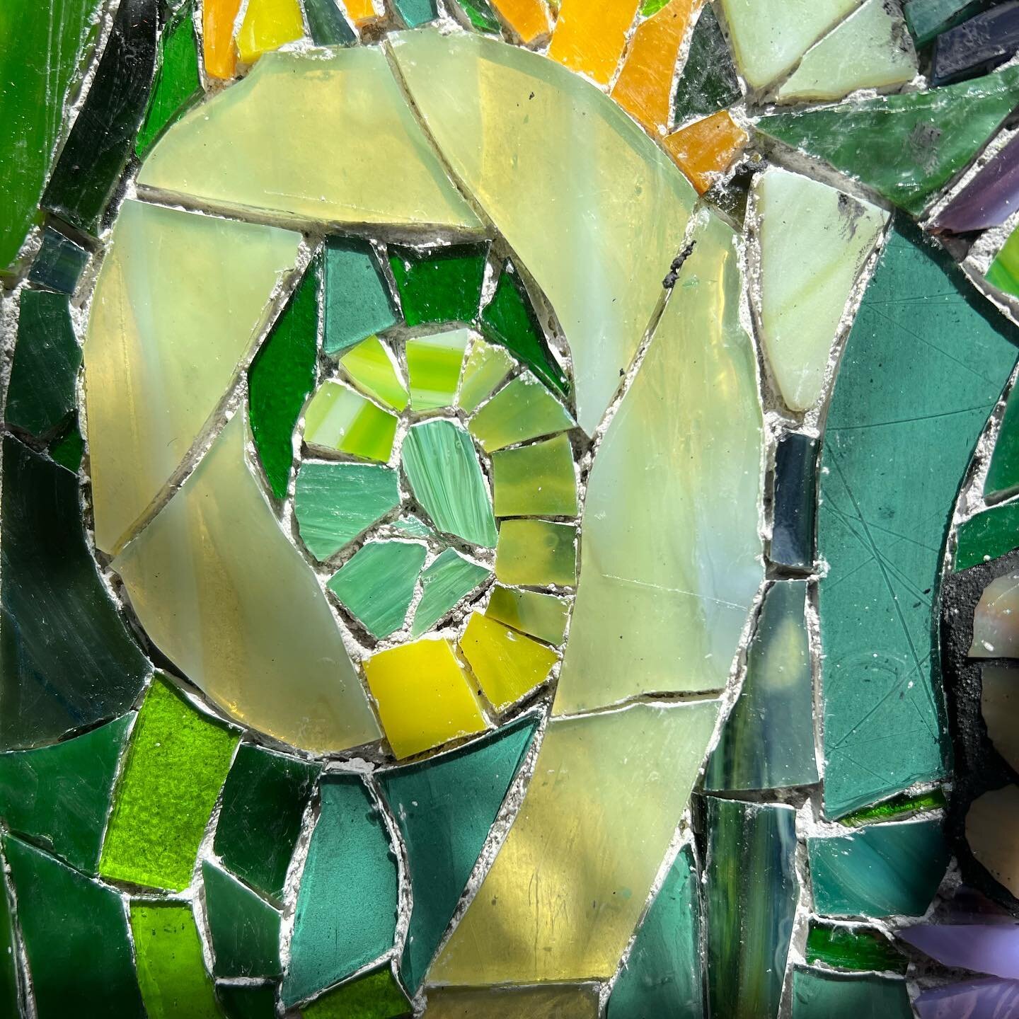 Sneak peak at the fiddlehead fern (not yet grouted), and the inspiration photo from The Sanctuary farm. 

#mosaiccommission #wip #springgreens #fiddleheadferns #marylandartist #mosaicart