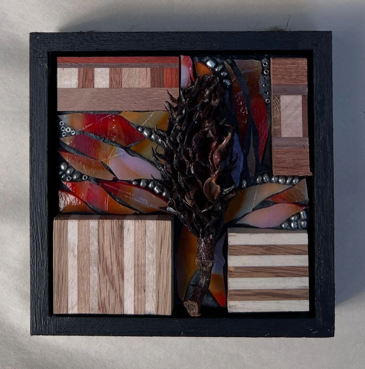 Like the Autumn trees, can we let go gracefully? Small treasures series.
#mosaic #mixedmediamosaic #inspiredbynature #weavervilleartsafari