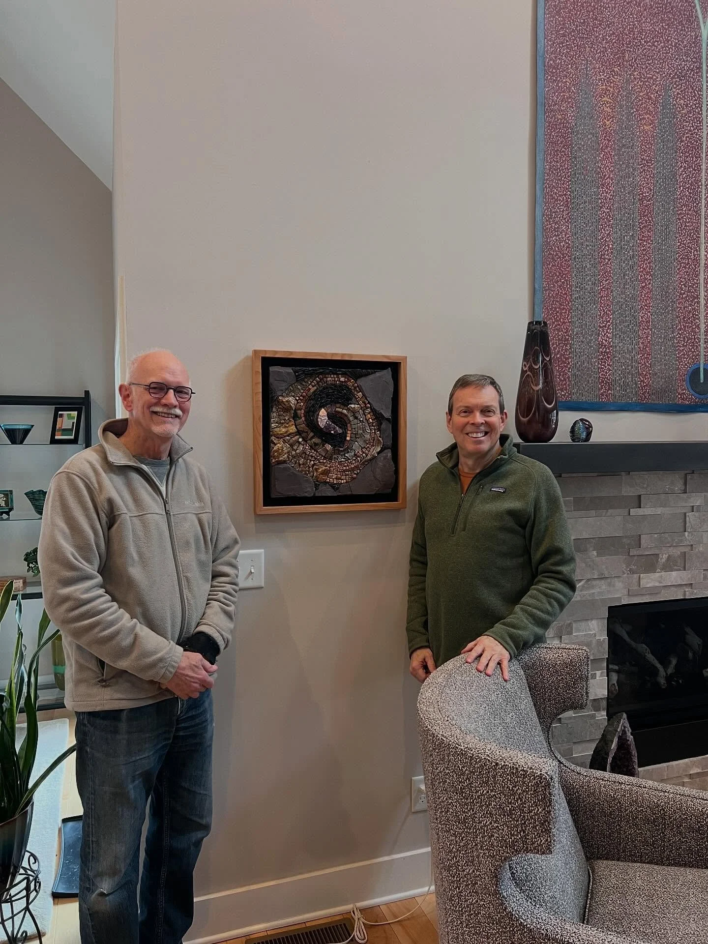 My mosaic in its new home. 😊

#mosaiccommission #mosaic #contemporarymosaic #mixedmediamosaic #texture #ashevilleartist #avlart