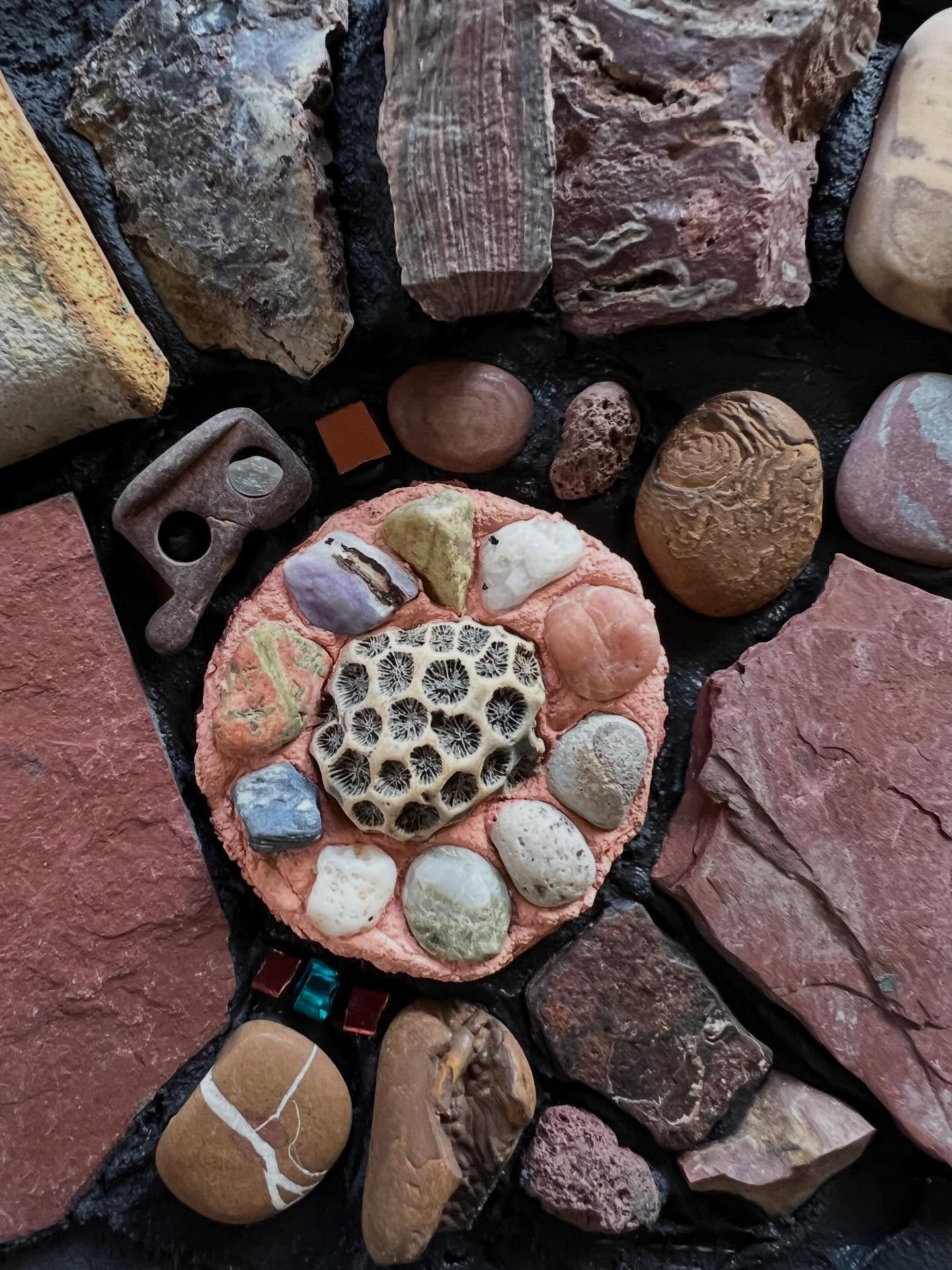 It&rsquo;s happening! The muse arrived this past week, and my commission is in progress. Thank you for finally coming to visit me!

#mosaicommission #avlart #ashevilleartist #lotsofrocks #artmuse