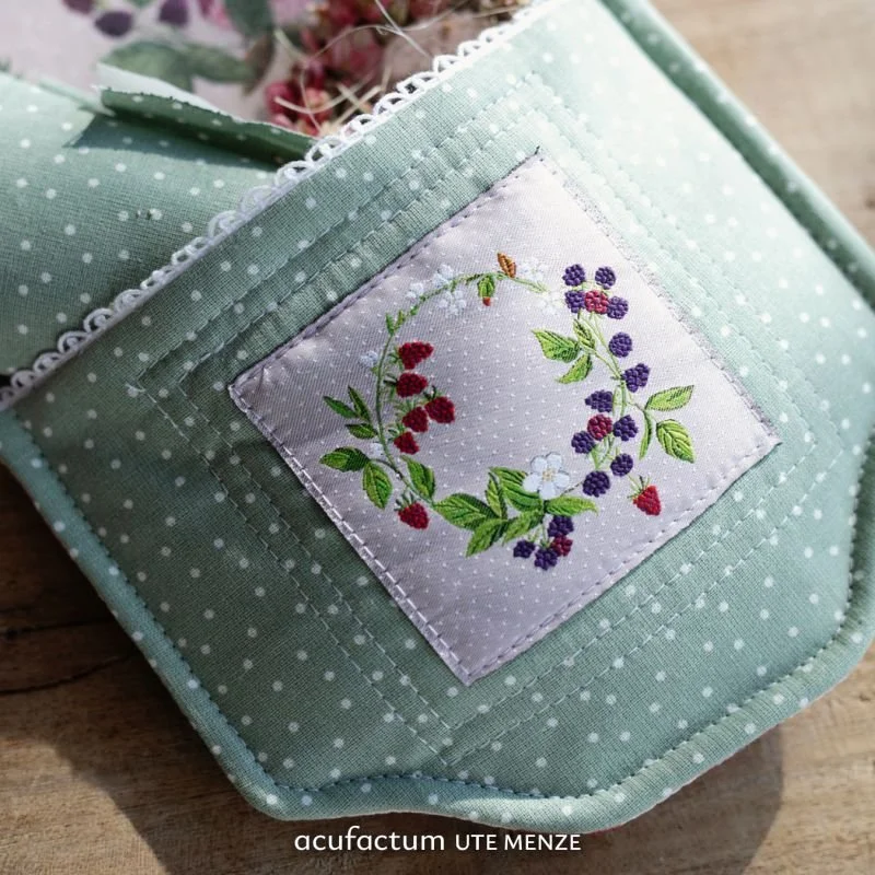 berry-wreath-label-acufactum-1.jpg