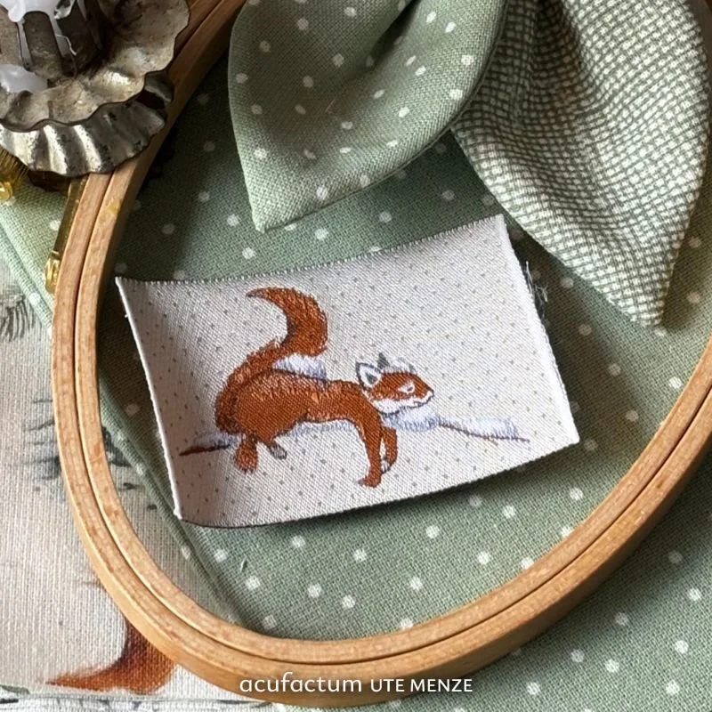 elmhirst-fabrics-squirrel-on-branch-lable-35438-acufactum-2.jpg