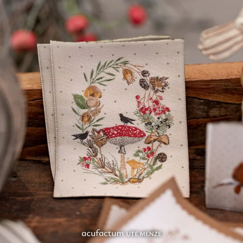 elmhirst-fabrics-mushroom-wreath-label-35441-acufactum-1.jpg