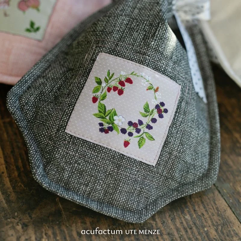 berry-wreath-label-acufactum-2.jpg