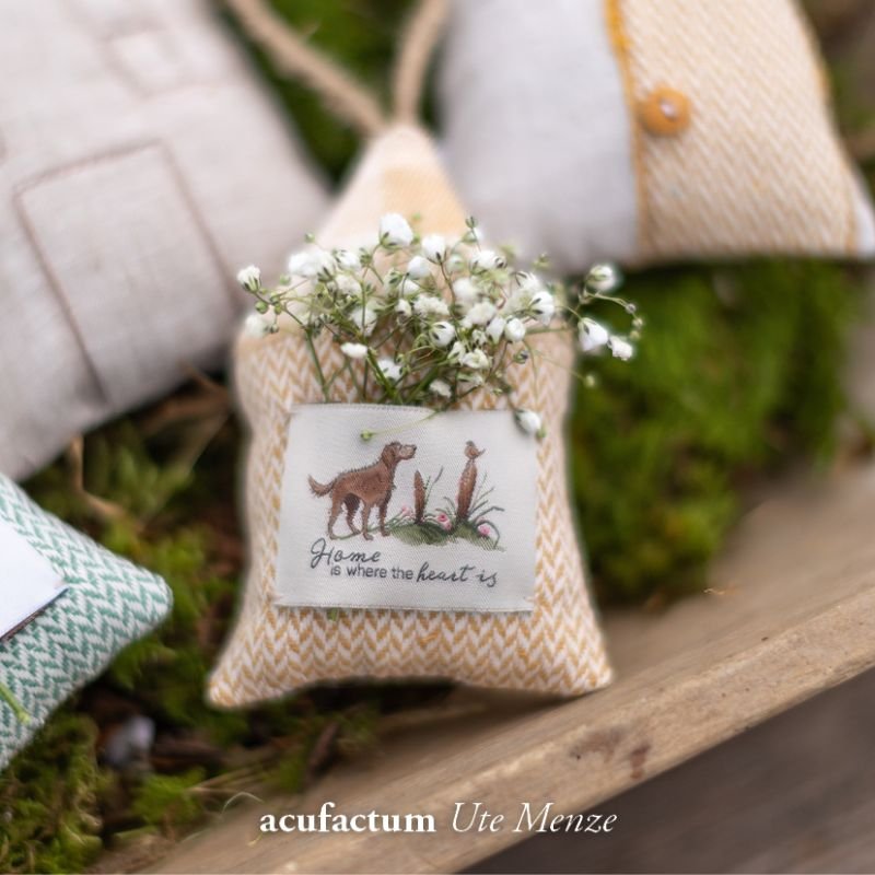 elmhirst-fabrics-dog-bird-home-heart-label-35396-acufactum-2.jpg