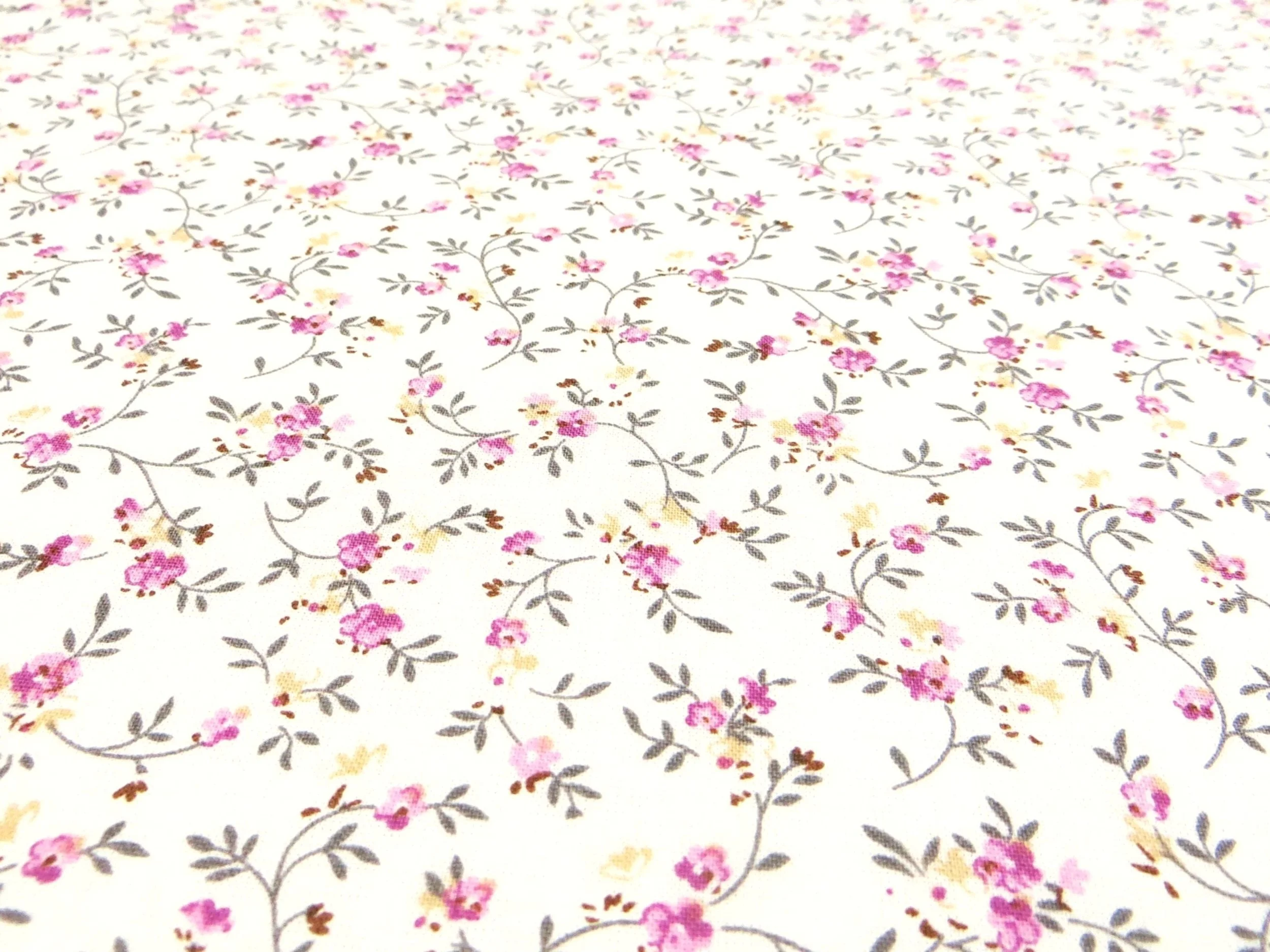 elmhirst-fabrics-ditsy-pink-floral-fabric-010507178-westfalenstoffe-2.JPG