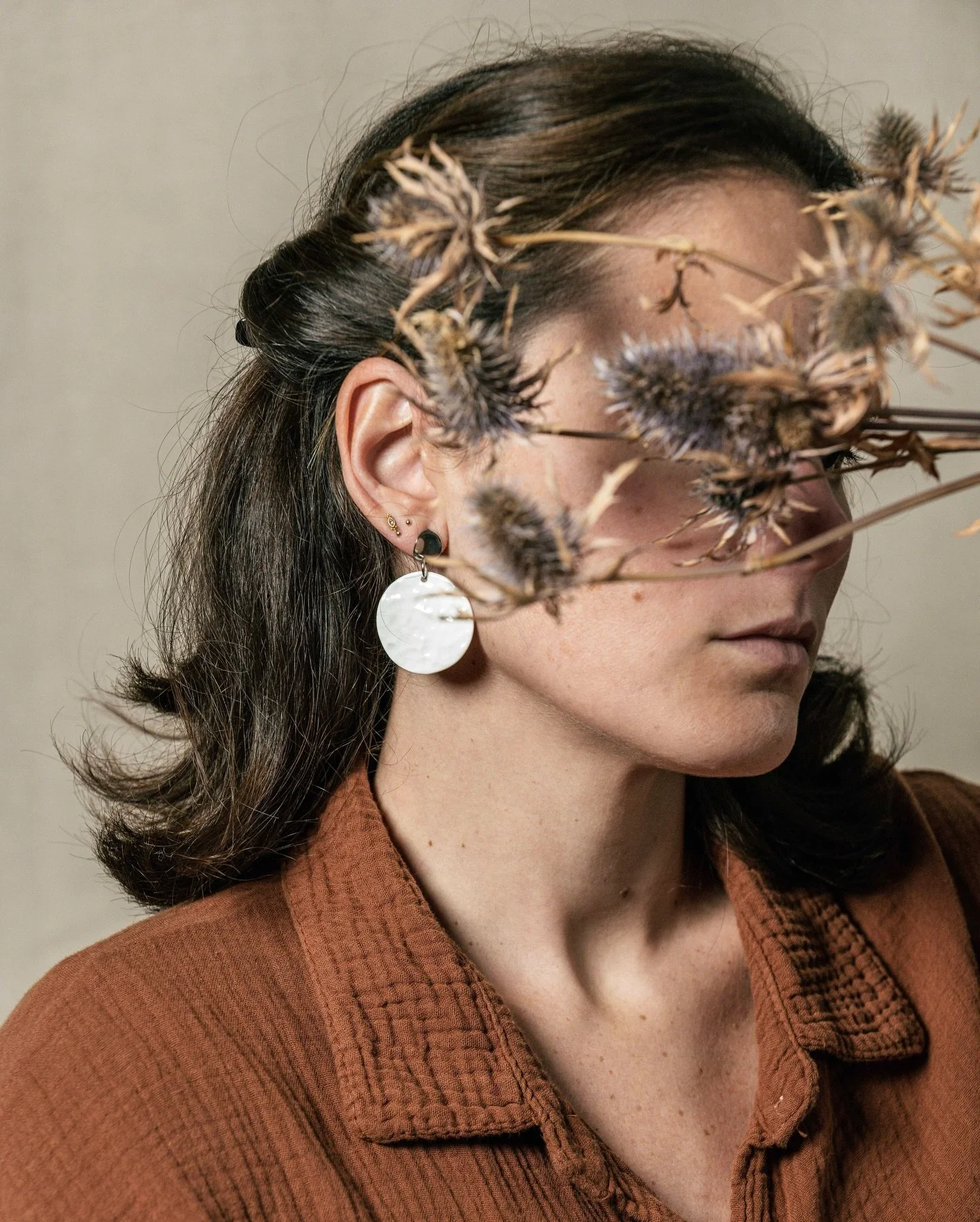 &Ccedil;a y est, le e-shop est en ligne ✨
Vous pouvez y retrouver une s&eacute;lection de bijoux en porcelaine, fa&ccedil;onn&eacute;s et mont&eacute;s &agrave; la main dans mon atelier.
L&rsquo;e-shop sera ouvert jusqu&rsquo;au 14 d&eacute;cembre se