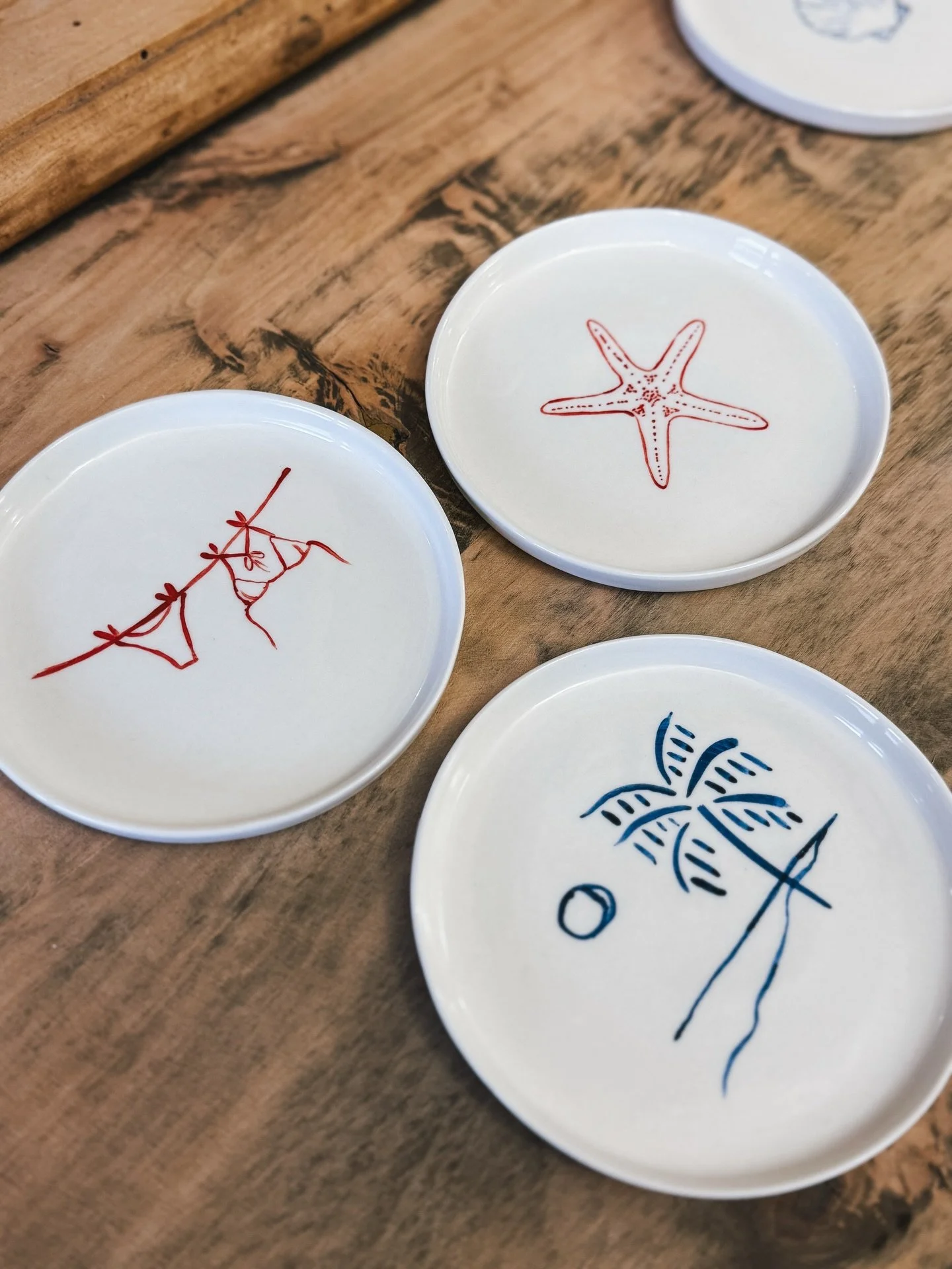 Trois nouveaux mod&egrave;les de coupelles viennent de sortir &agrave; l&rsquo;atelier 
&Agrave; utiliser comme coupelles &agrave; bijoux ou dessous de bouteille&hellip; &Agrave; vous de voir. 🙃

Des pi&egrave;ces simples, pens&eacute;es pour le quo