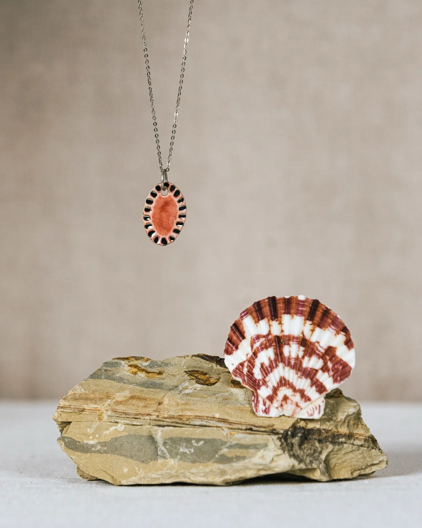 J&rsquo;ai remis une s&eacute;lection de bijoux en ligne sur l&rsquo;e-shop &agrave; l&rsquo;occasion de la f&ecirc;te des m&egrave;res. 

Chaque pi&egrave;ce est r&eacute;alis&eacute;e &agrave; l&rsquo;atelier, en petite quantit&eacute;. 

Les comma