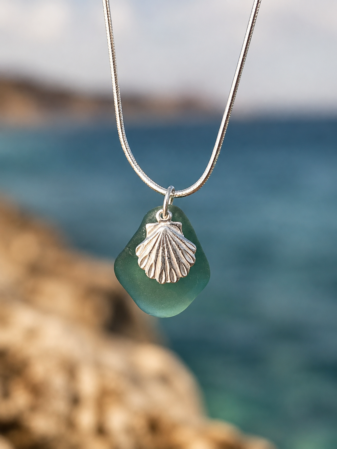 Collier en verre de mer “JACKIE” – Bijou artisanal unique fait main