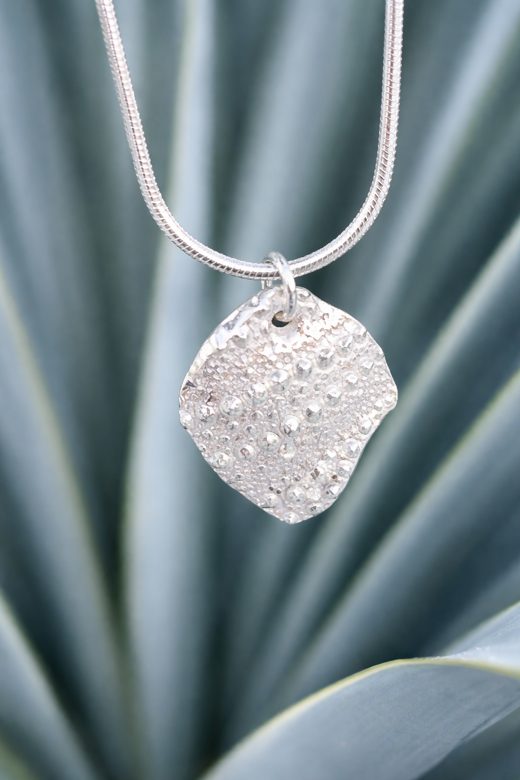 Collier ÉCLATS D’OURSIN – Fragment marin façonné à la main