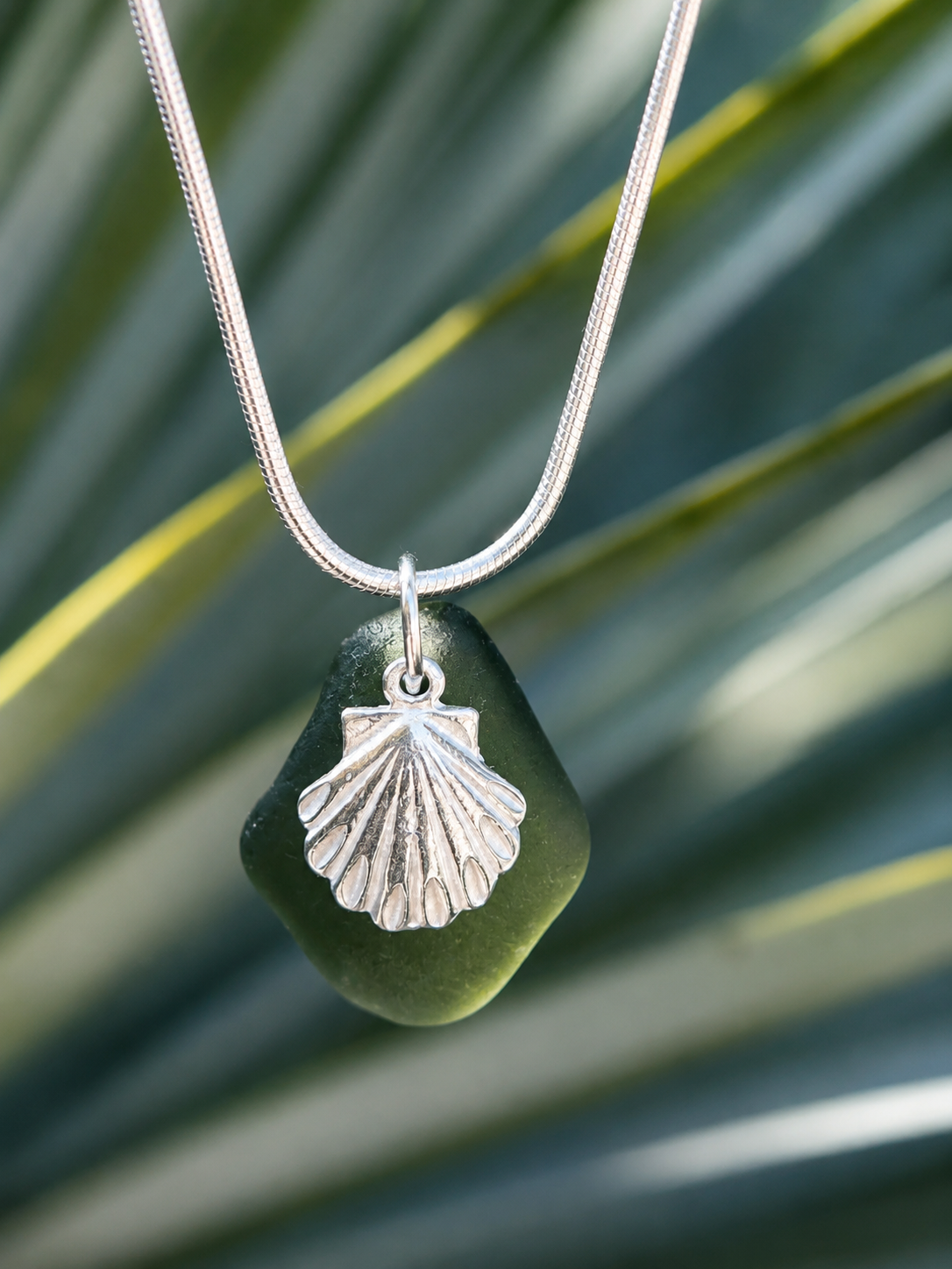 Collier en verre de mer “JACKIE” – Bijou artisanal unique fait main
