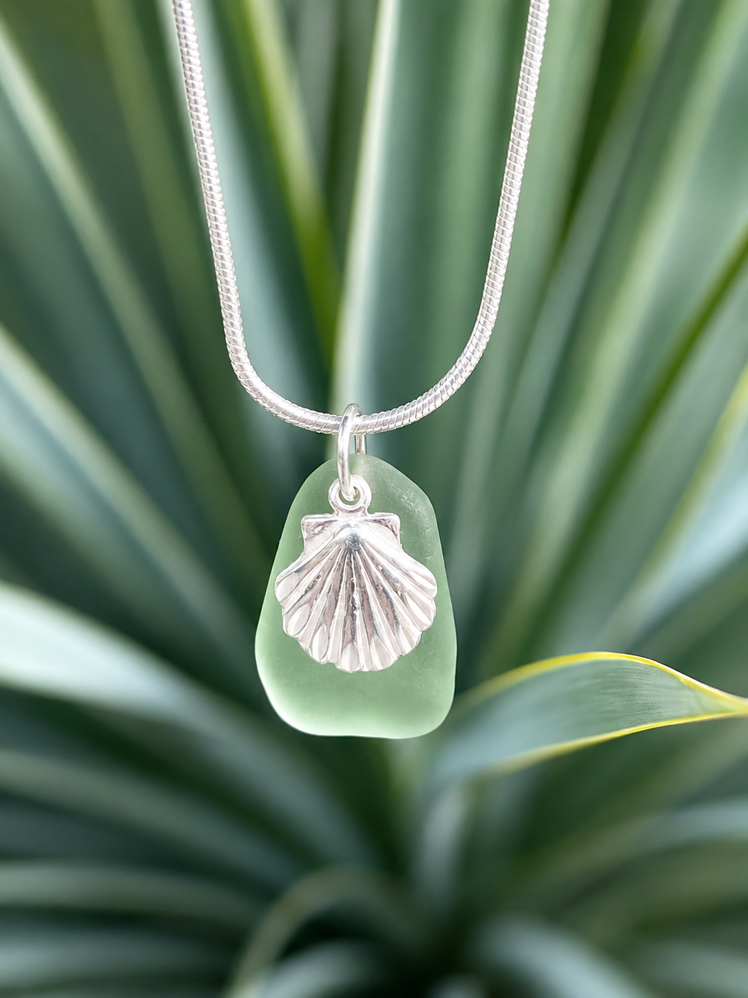 Collier en verre de mer “JACKIE” – Bijou artisanal unique fait main