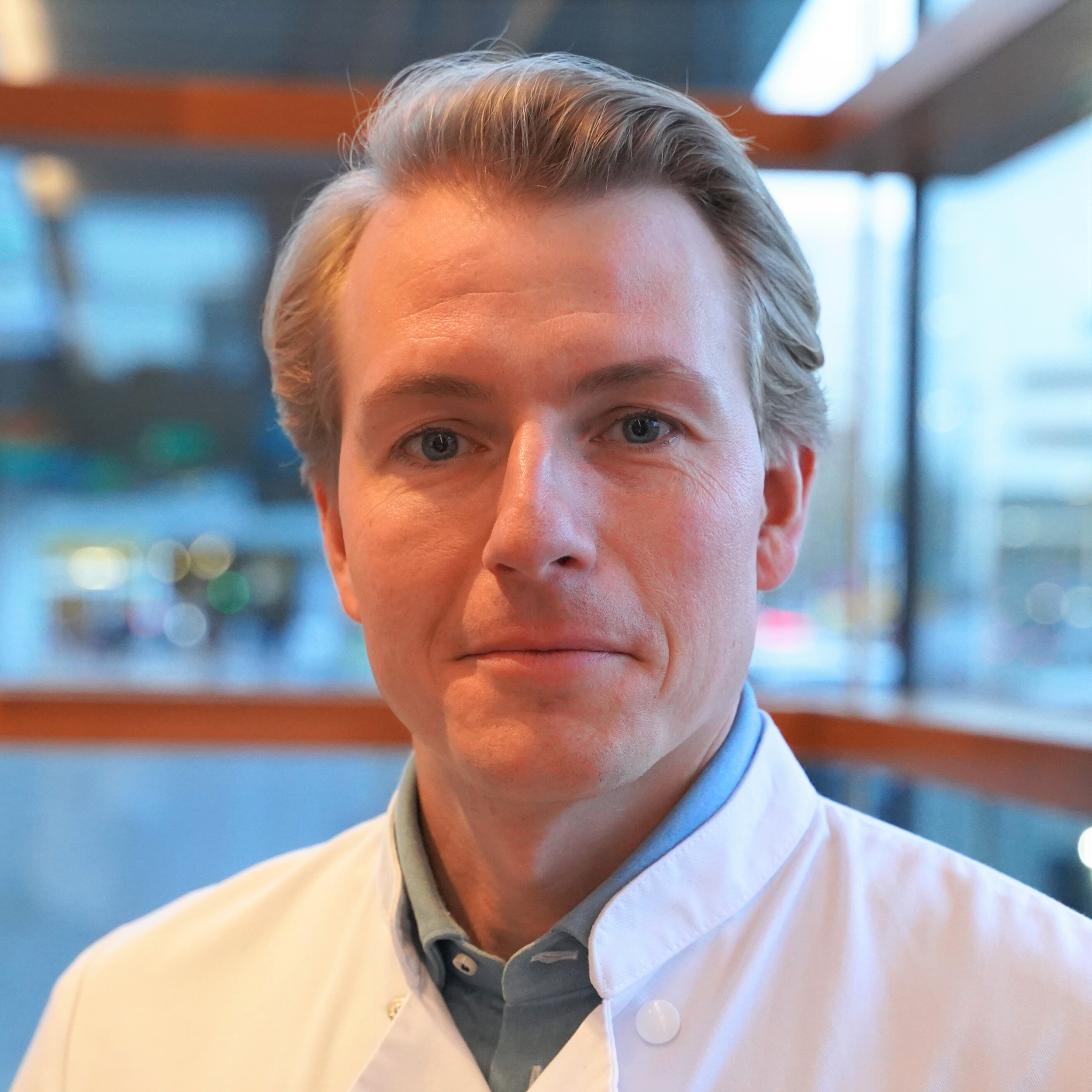 Mr Jeroen Huybregts, Neurosurgeon