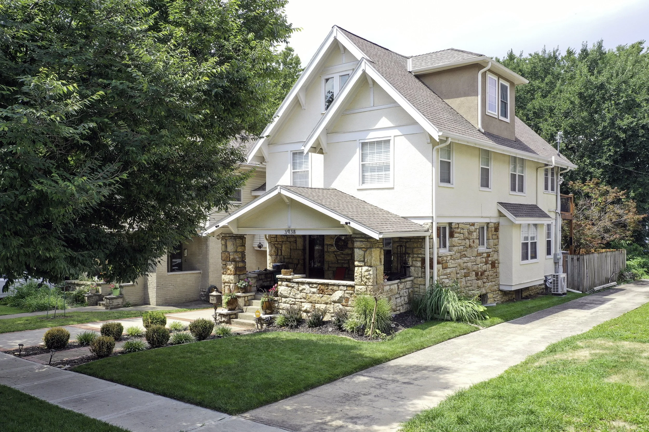 3938 Charlotte.jpg