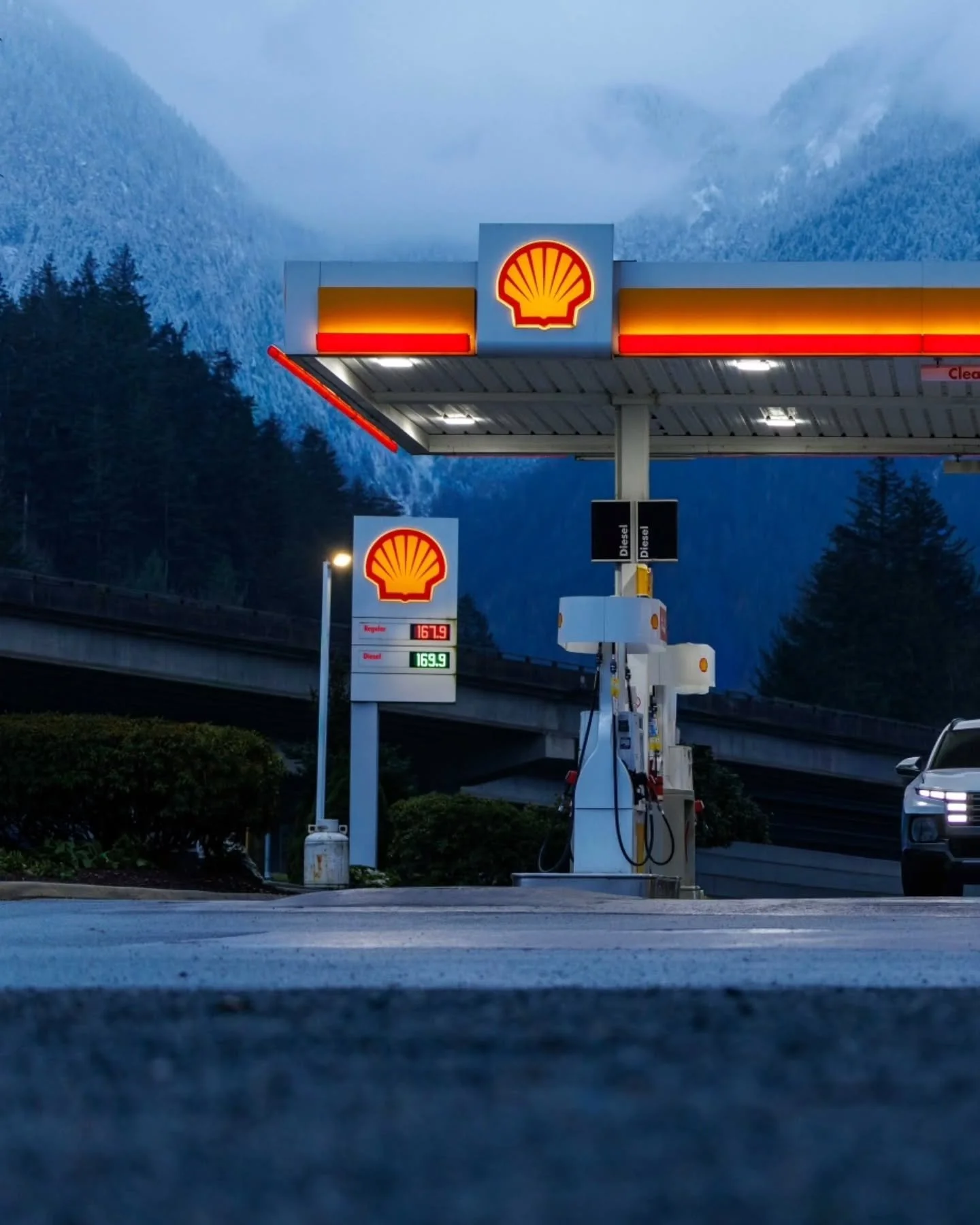 Not just a fuel stop - but a frame of contrast. Man-made light meeting nature's silence.

Same journey, same ride - another angle, another moment.

Shot with Canon R5 Mark II + RF 70-200mm f/2.8 - no compromises when it comes to storytelling.