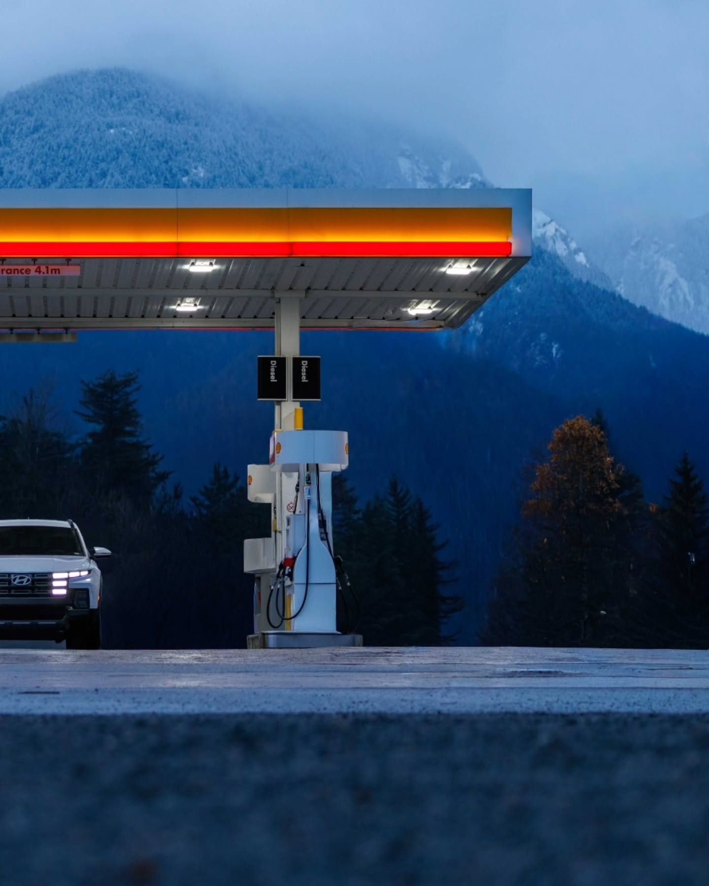 Somewhere in the middle of nowhere, a full tank just hits different.
Surrounded by mountains and silence &ndash; only broken by the hum of the engine and the chill of the air.
Shot on Canon R5 Mark II &amp; RF 70-200mm f/2.8 for that extra cinematic 