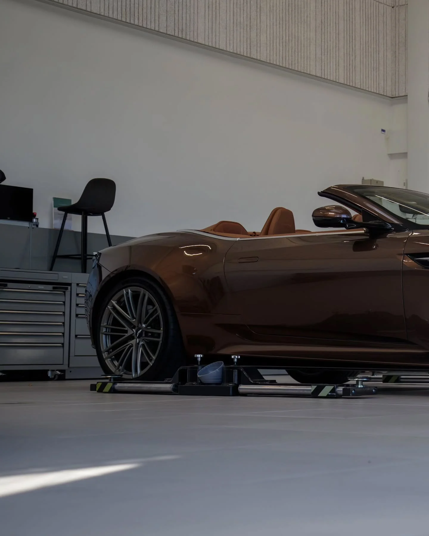 Elegance in its purest form.
No noise. No drama. Just design, craftsmanship and presence.

Some cars don&rsquo;t need to scream to be noticed.

They speak quietly &mdash; and everyone listens.

📍 Aston Martin Copenhagen
📷 Canon R5 Mark II
🔎 RF 28-