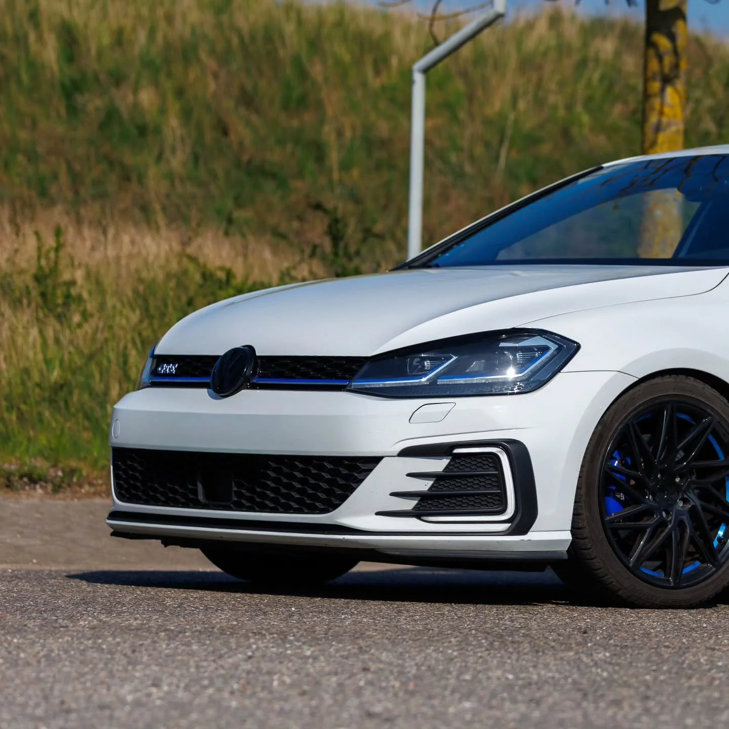 Blue accents on white just never miss 💙🤍

This GTE is clean from every angle.

#vw #golfgte #automotivephotography #carphotography #buchtrupphotos