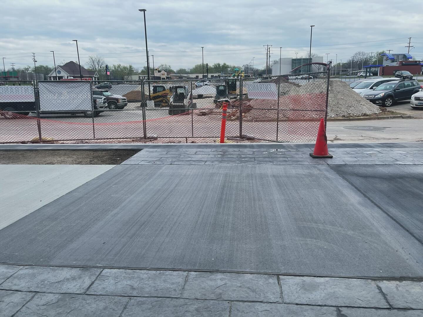 One step forward. 10 parking spaces back. Week 38 of #constructionwatch continues.

We have a SECOND entrance that is now open along THE FENCE. 

But as you can see, somehow, we have more obstacles than ever to park your vehicle. 

And yes. There USE