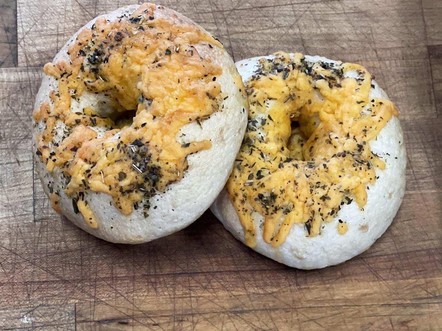 Got some new bagels in from @vanderwaal_homestead: Italian Herb and Cheese! 

They smell so good. 

Come grab em today till 9pm or Saturday from 10am-9pm!